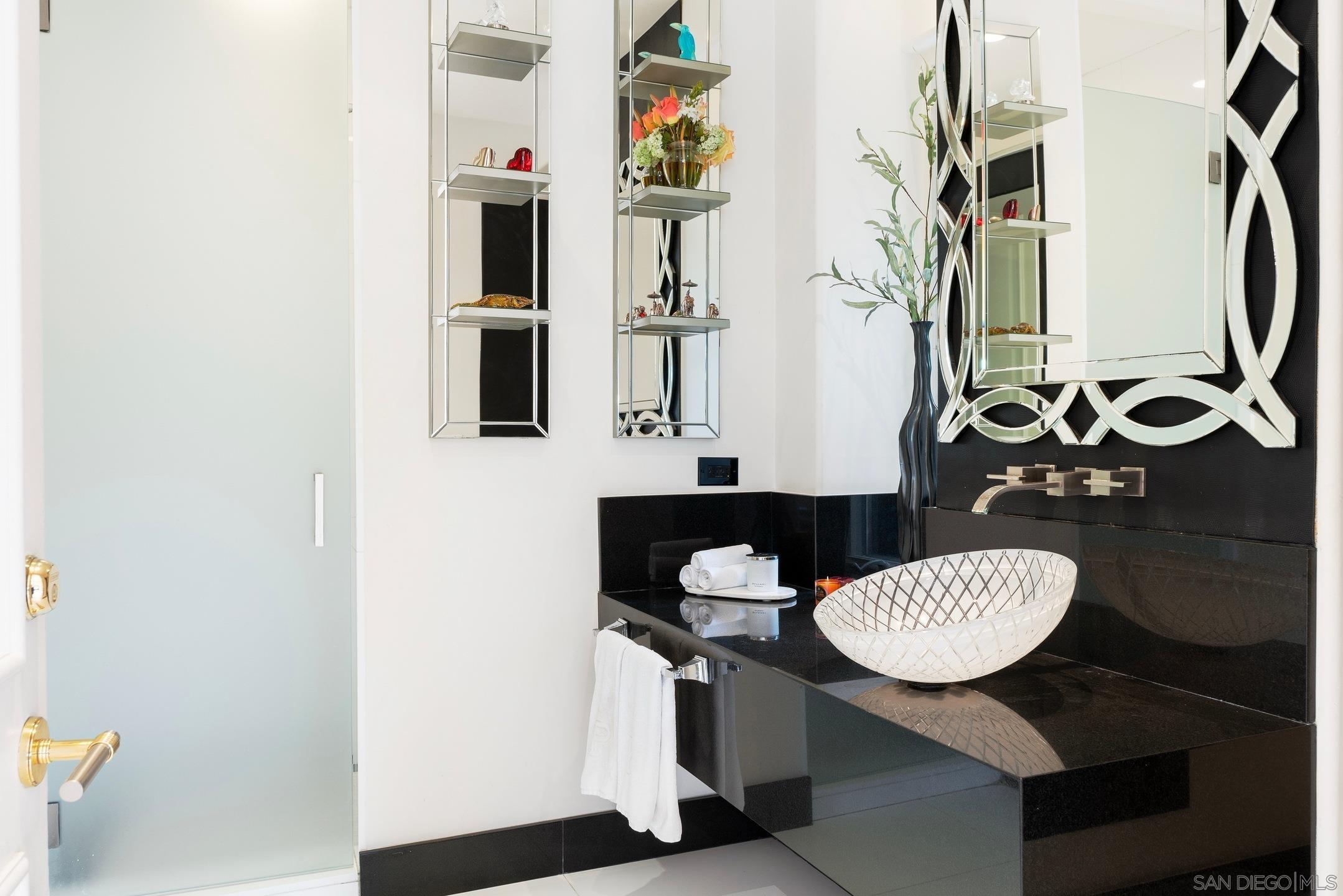 Detail Gallery Image 30 of 54 For 6617  Muirlands Dr, La Jolla,  CA 92037 - 5 Beds | 6 Baths