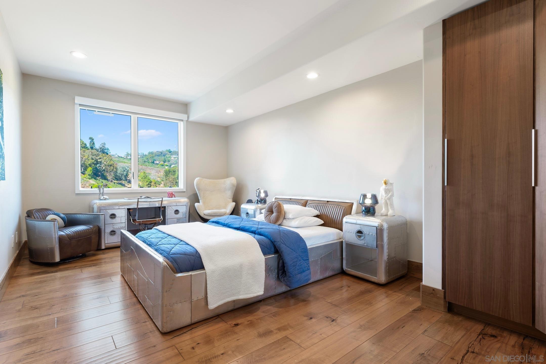 Detail Gallery Image 45 of 54 For 6617  Muirlands Dr, La Jolla,  CA 92037 - 5 Beds | 6 Baths