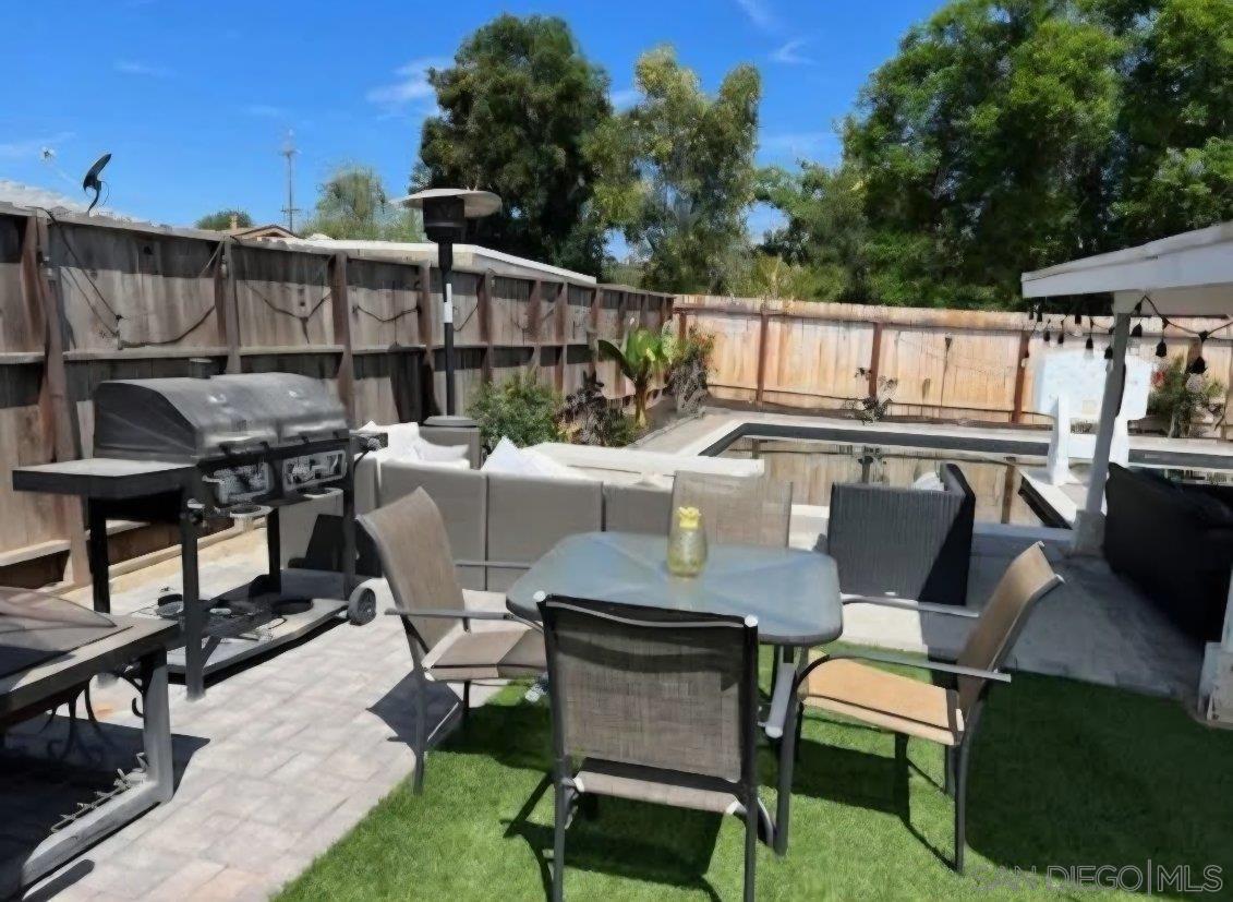 Detail Gallery Image 8 of 12 For 1037  Kings Road, Escondido,  CA 92027 - 5 Beds | 2 Baths