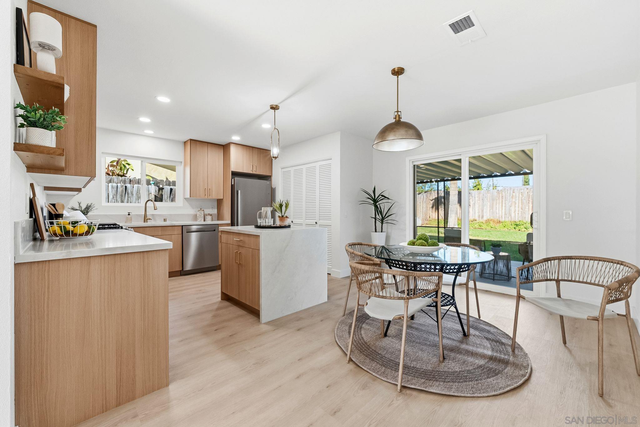 Front Image Thumbnail for SD250045707