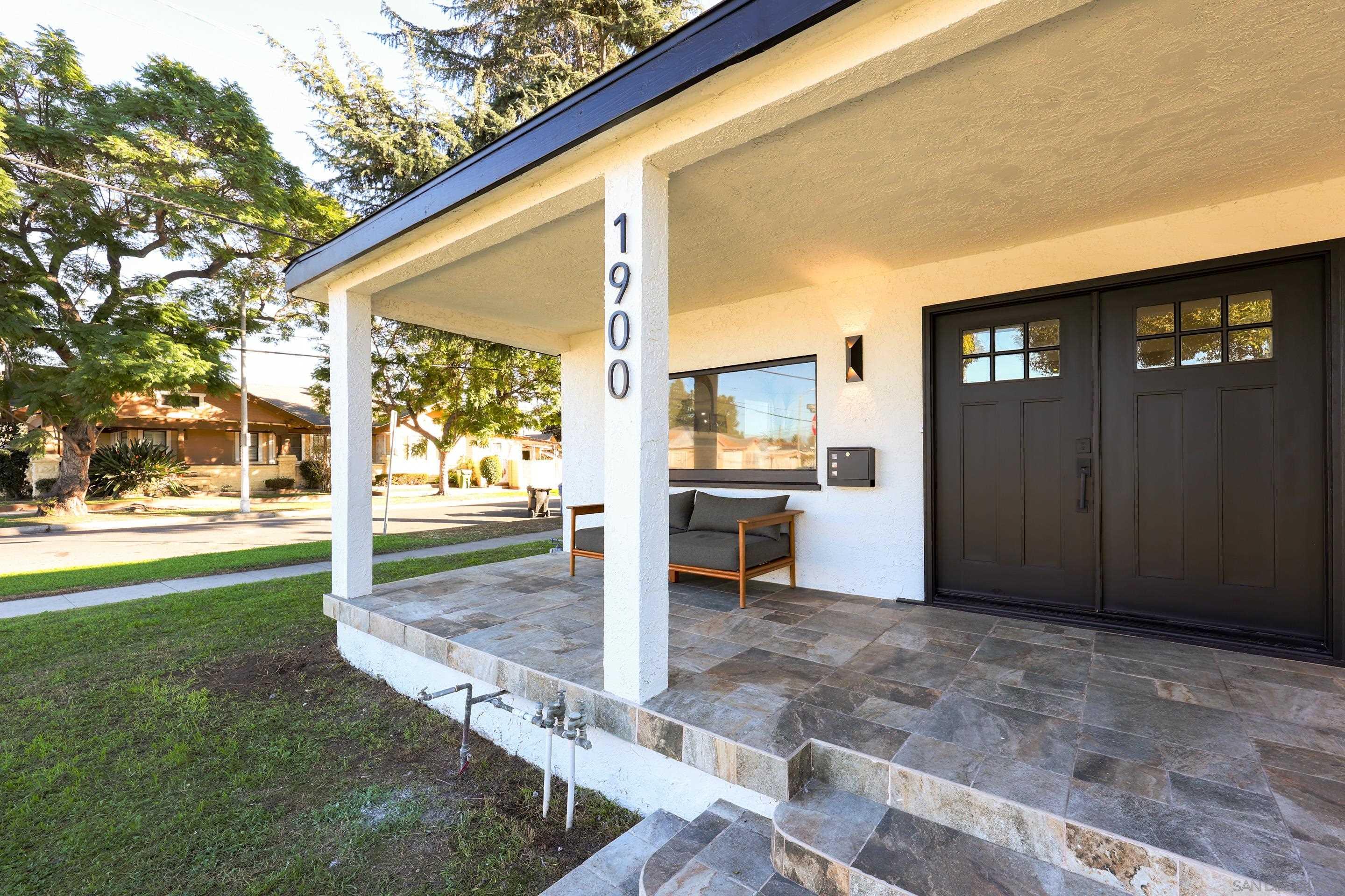 Detail Gallery Image 2 of 72 For 1900 W 41st St, Los Angeles,  CA 90062 - 4 Beds | 2 Baths