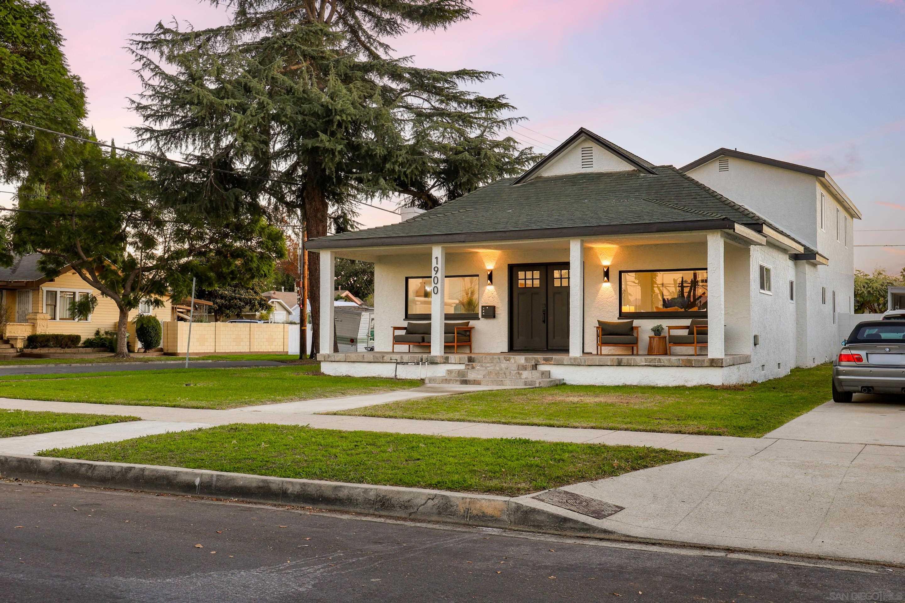 Detail Gallery Image 4 of 72 For 1900 W 41st St, Los Angeles,  CA 90062 - 4 Beds | 2 Baths