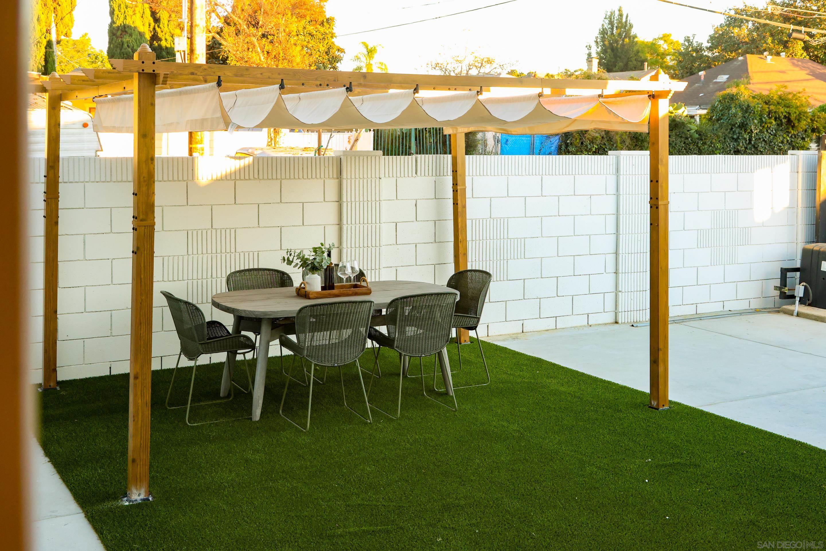 Detail Gallery Image 43 of 72 For 1900 W 41st St, Los Angeles,  CA 90062 - 4 Beds | 2 Baths