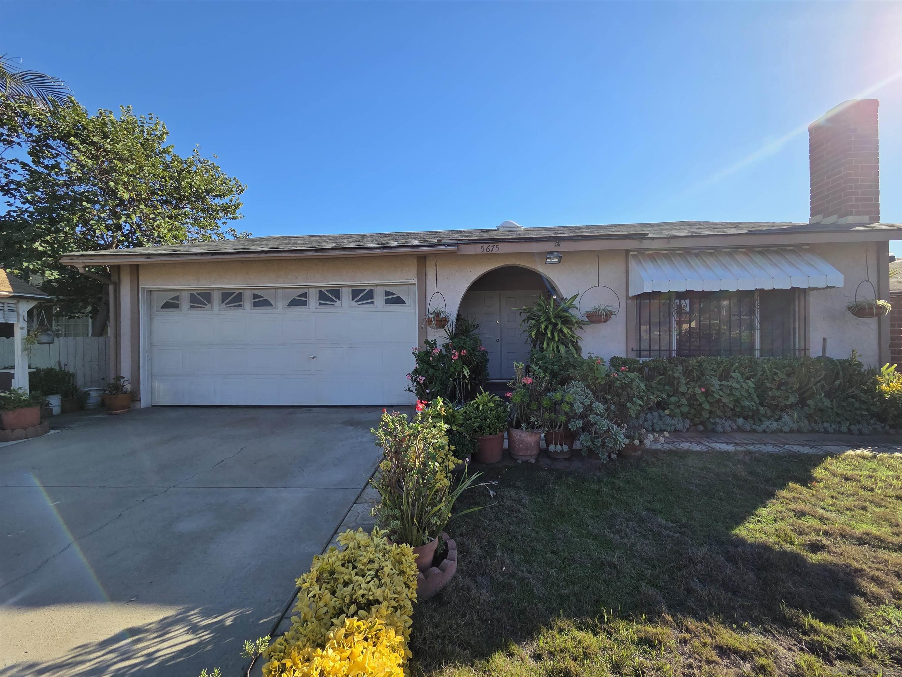 Detail Gallery Image 2 of 15 For 5675  Plumas St, San Diego,  CA 92139 - 4 Beds | 2 Baths