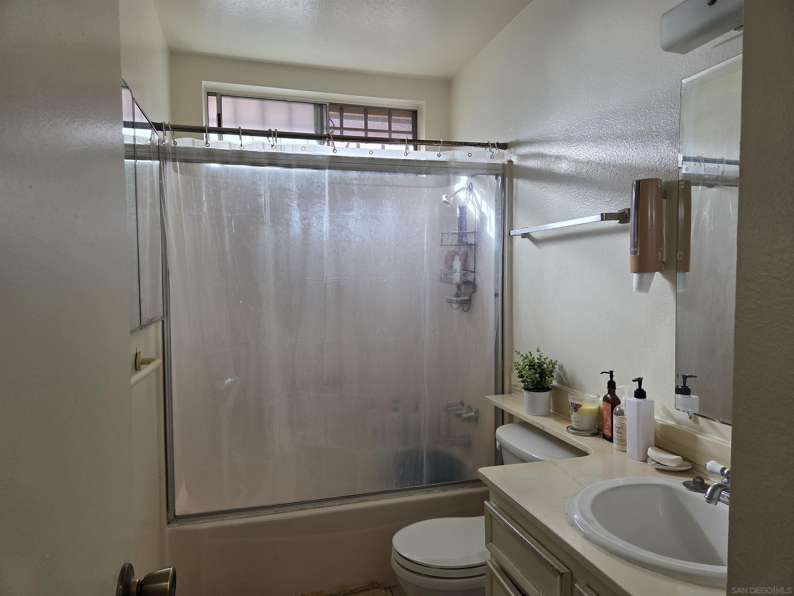 Detail Gallery Image 14 of 15 For 5675  Plumas St, San Diego,  CA 92139 - 4 Beds | 2 Baths