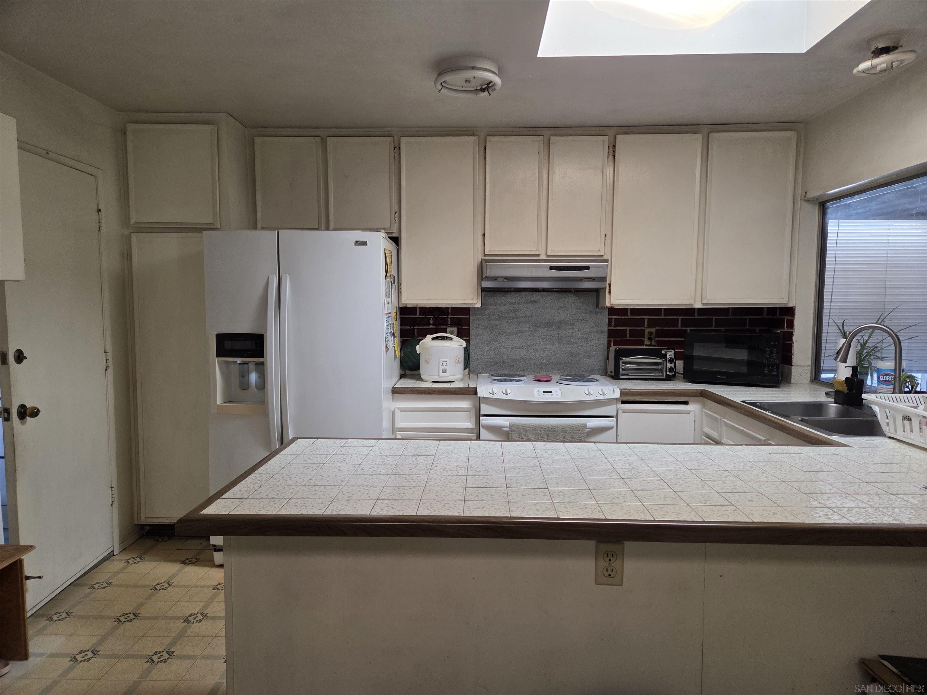 Detail Gallery Image 8 of 15 For 5675  Plumas St, San Diego,  CA 92139 - 4 Beds | 2 Baths