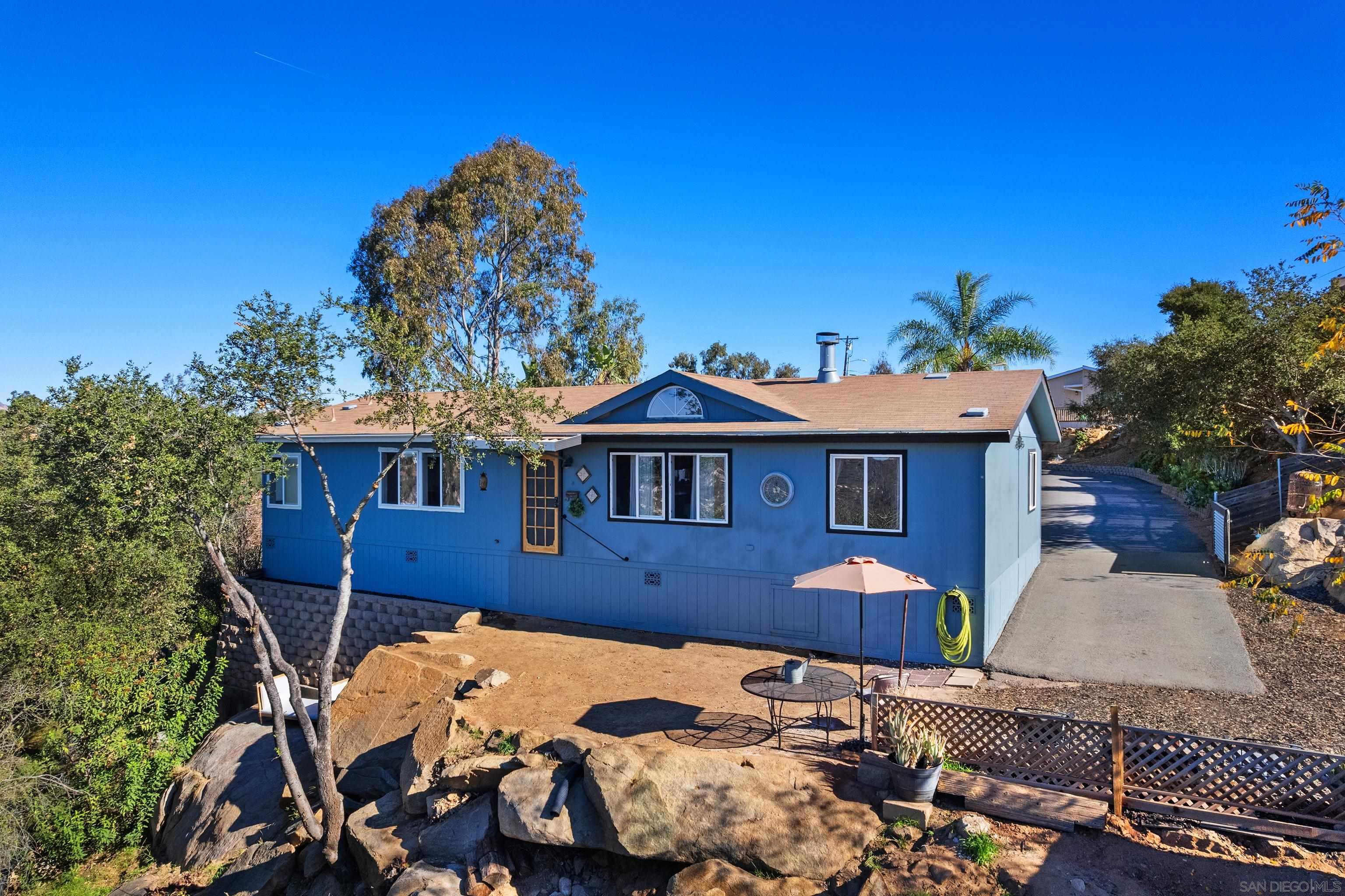 Detail Gallery Image 2 of 40 For 300  Thornton Dr  #4,  El Cajon,  CA 92021 - 4 Beds | 2 Baths