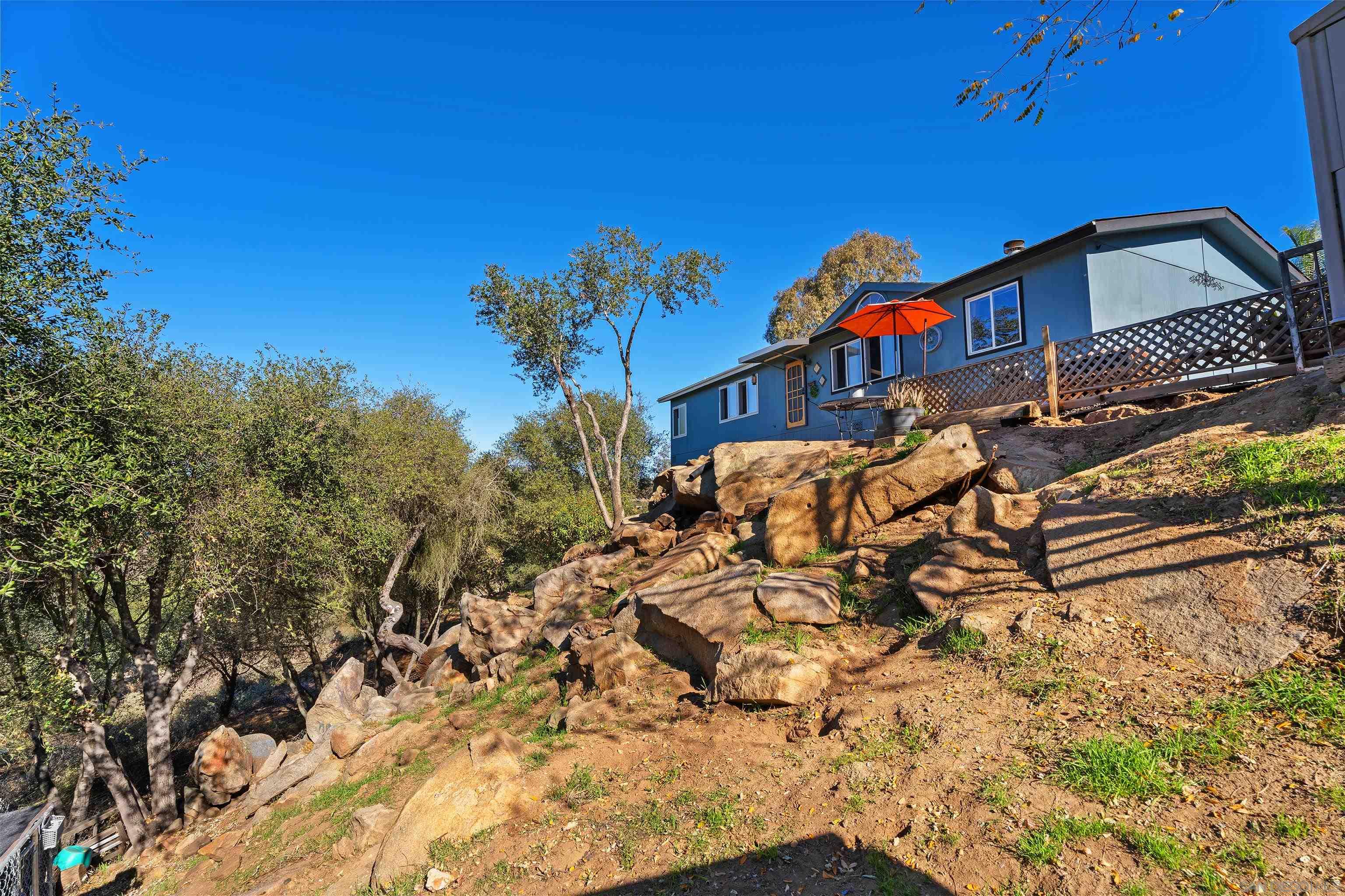 Detail Gallery Image 5 of 40 For 300  Thornton Dr  #4,  El Cajon,  CA 92021 - 4 Beds | 2 Baths