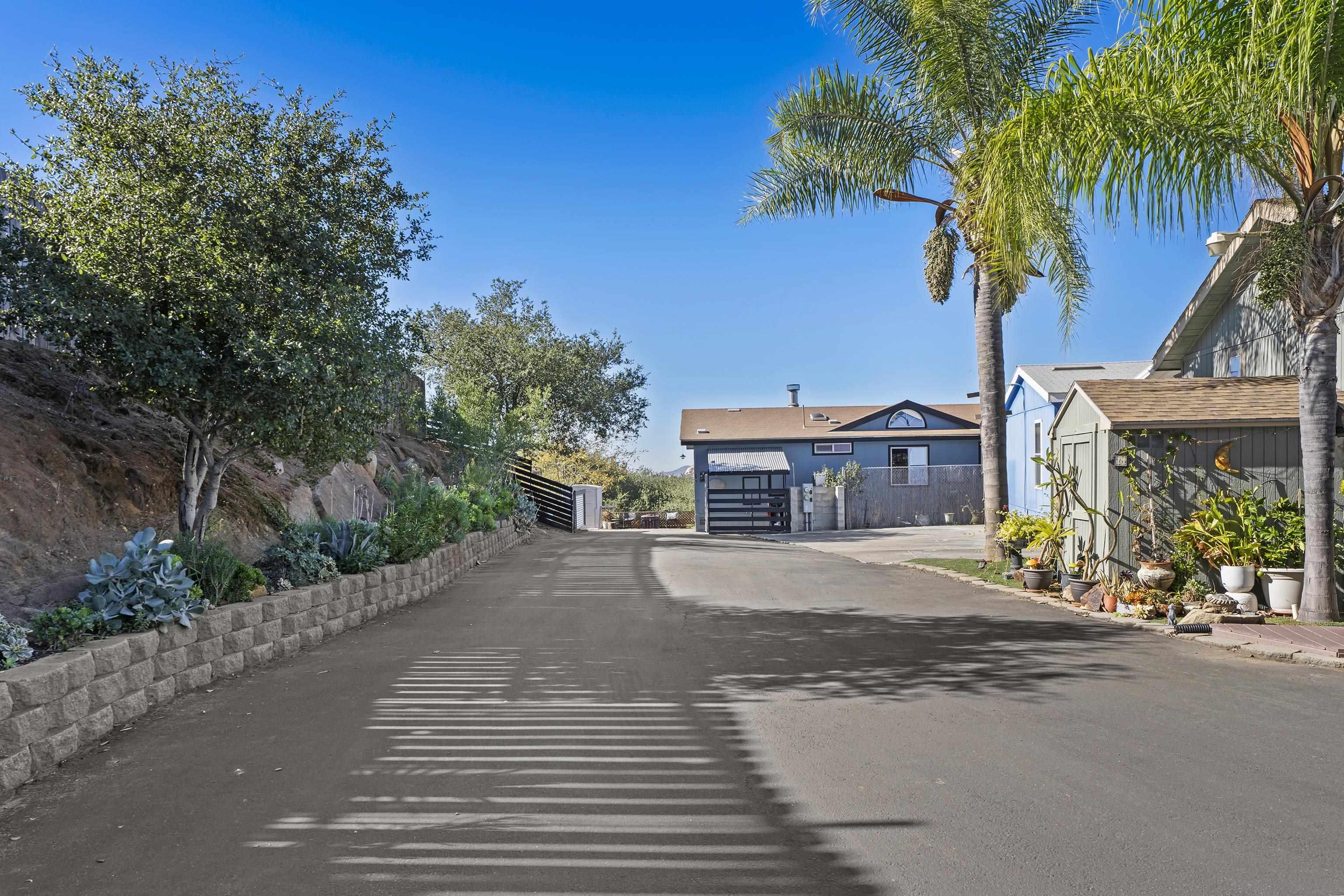 Detail Gallery Image 7 of 40 For 300  Thornton Dr  #4,  El Cajon,  CA 92021 - 4 Beds | 2 Baths