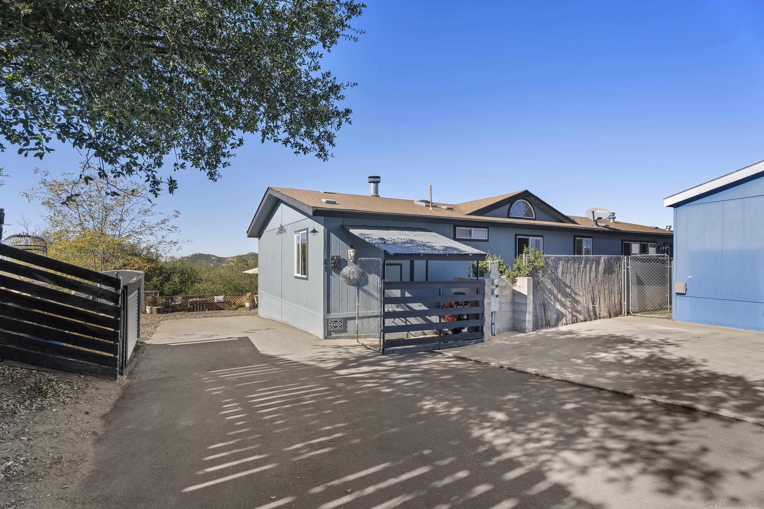 Detail Gallery Image 8 of 40 For 300  Thornton Dr  #4,  El Cajon,  CA 92021 - 4 Beds | 2 Baths