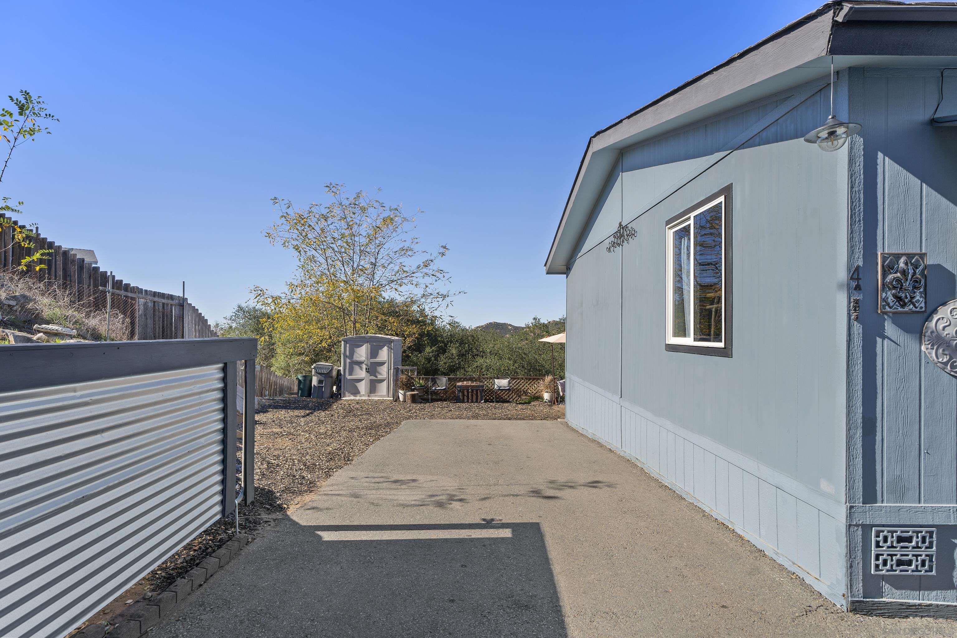 Detail Gallery Image 9 of 40 For 300  Thornton Dr  #4,  El Cajon,  CA 92021 - 4 Beds | 2 Baths