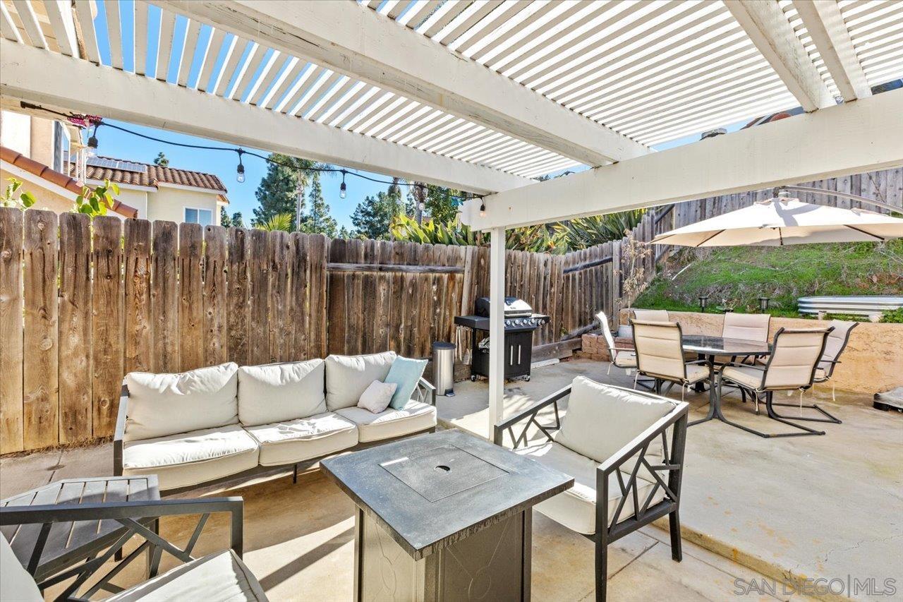 Detail Gallery Image 13 of 27 For 8465  Hovenweep Ct, San Diego,  CA 92129 - 3 Beds | 2 Baths