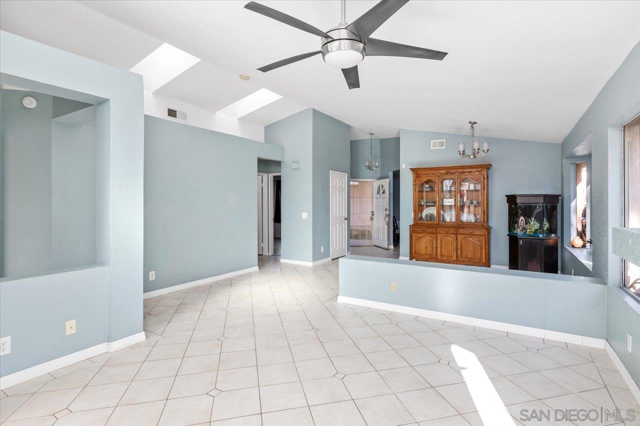 Detail Gallery Image 7 of 27 For 8465  Hovenweep Ct, San Diego,  CA 92129 - 3 Beds | 2 Baths