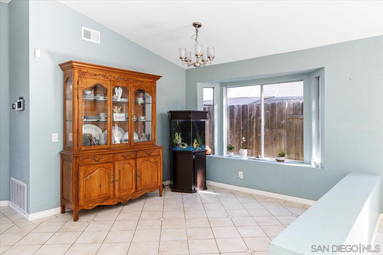 Detail Gallery Image 8 of 27 For 8465  Hovenweep Ct, San Diego,  CA 92129 - 3 Beds | 2 Baths