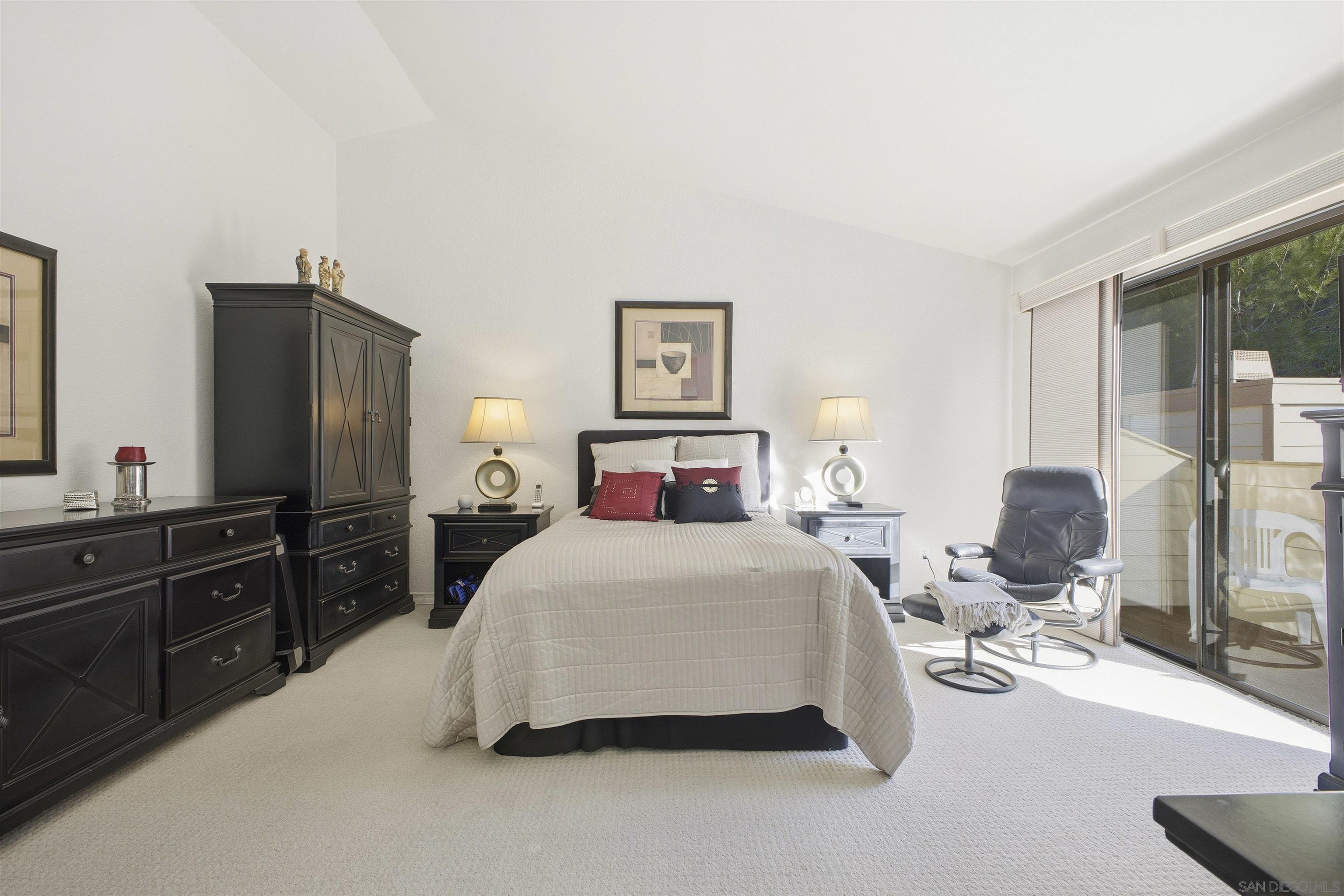 Detail Gallery Image 13 of 31 For 4595  Chateau Drive, San Diego,  CA 92117 - 2 Beds | 2/1 Baths