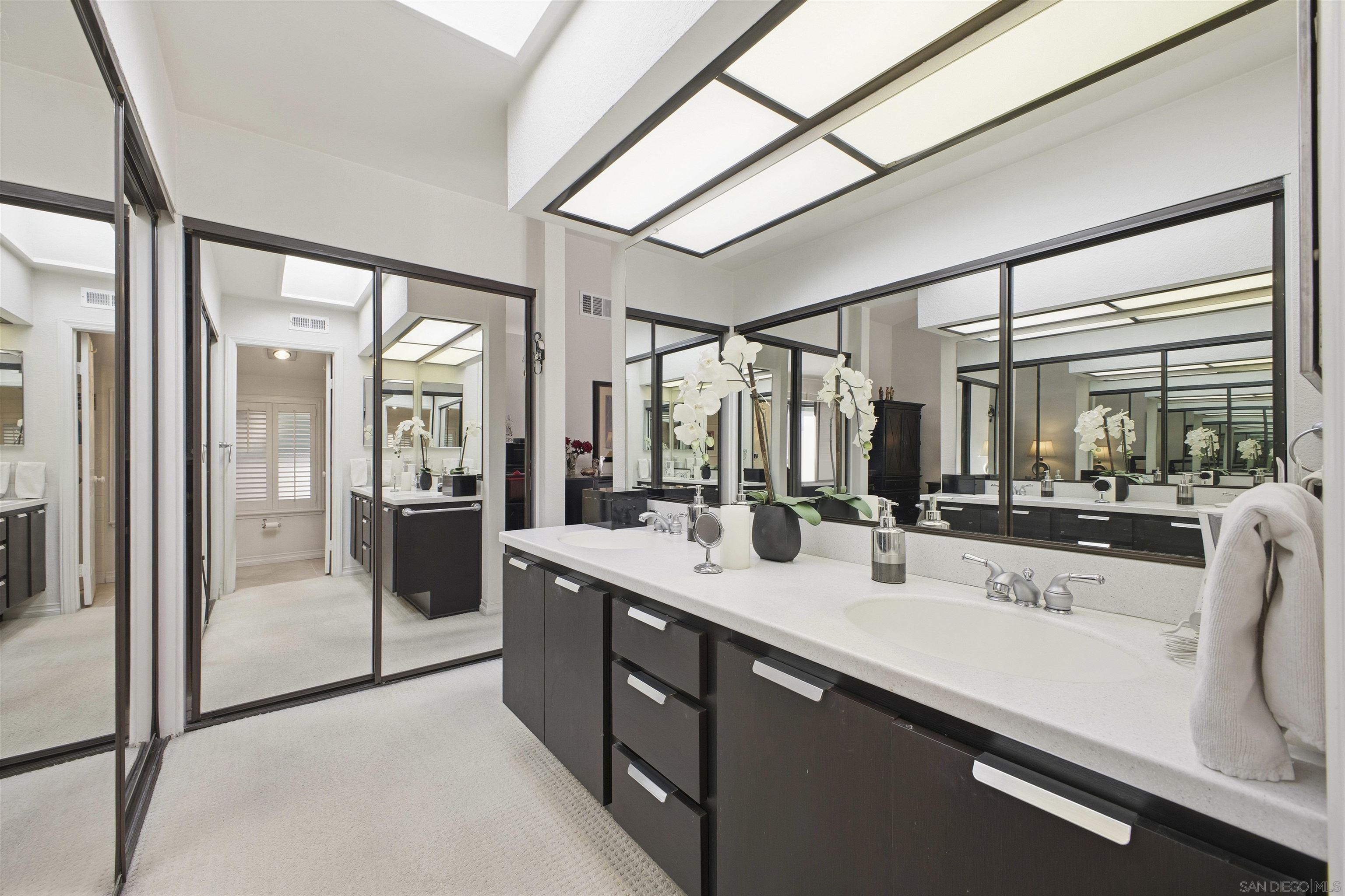 Detail Gallery Image 17 of 31 For 4595  Chateau Drive, San Diego,  CA 92117 - 2 Beds | 2/1 Baths