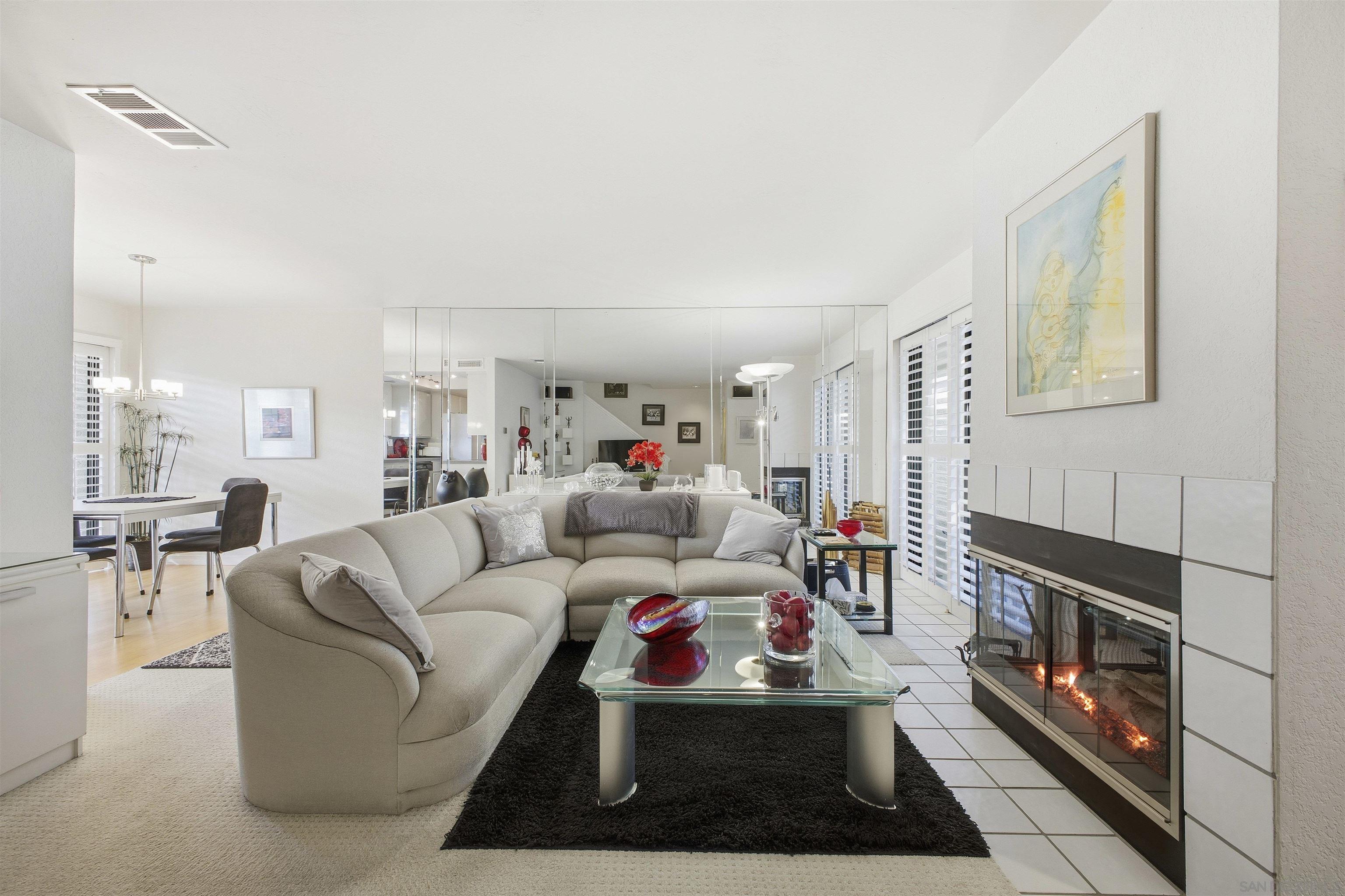 Detail Gallery Image 5 of 31 For 4595  Chateau Drive, San Diego,  CA 92117 - 2 Beds | 2/1 Baths