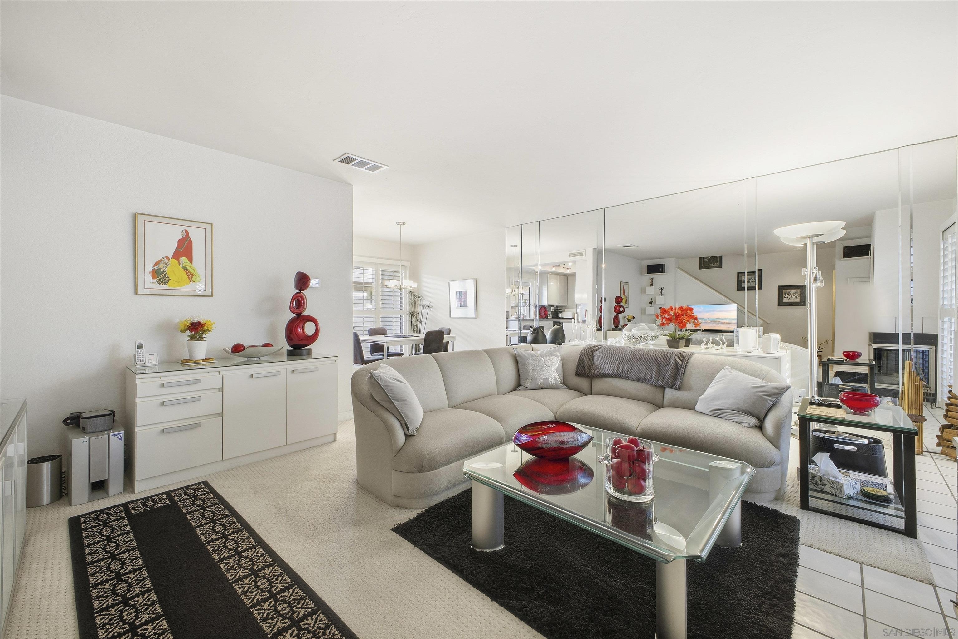 Detail Gallery Image 7 of 31 For 4595  Chateau Drive, San Diego,  CA 92117 - 2 Beds | 2/1 Baths