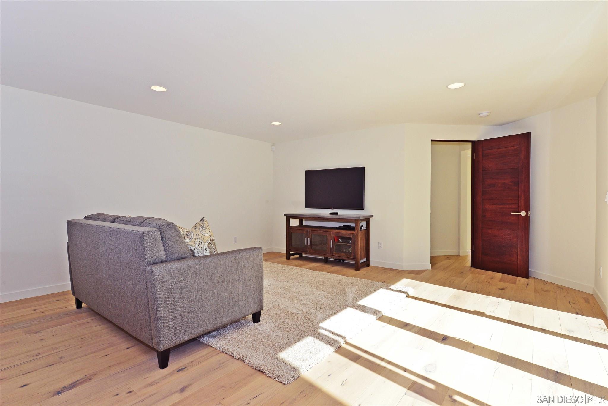 Detail Gallery Image 16 of 32 For 13721  Pine Needles, Del Mar,  CA 92014 - 4 Beds | 4/1 Baths