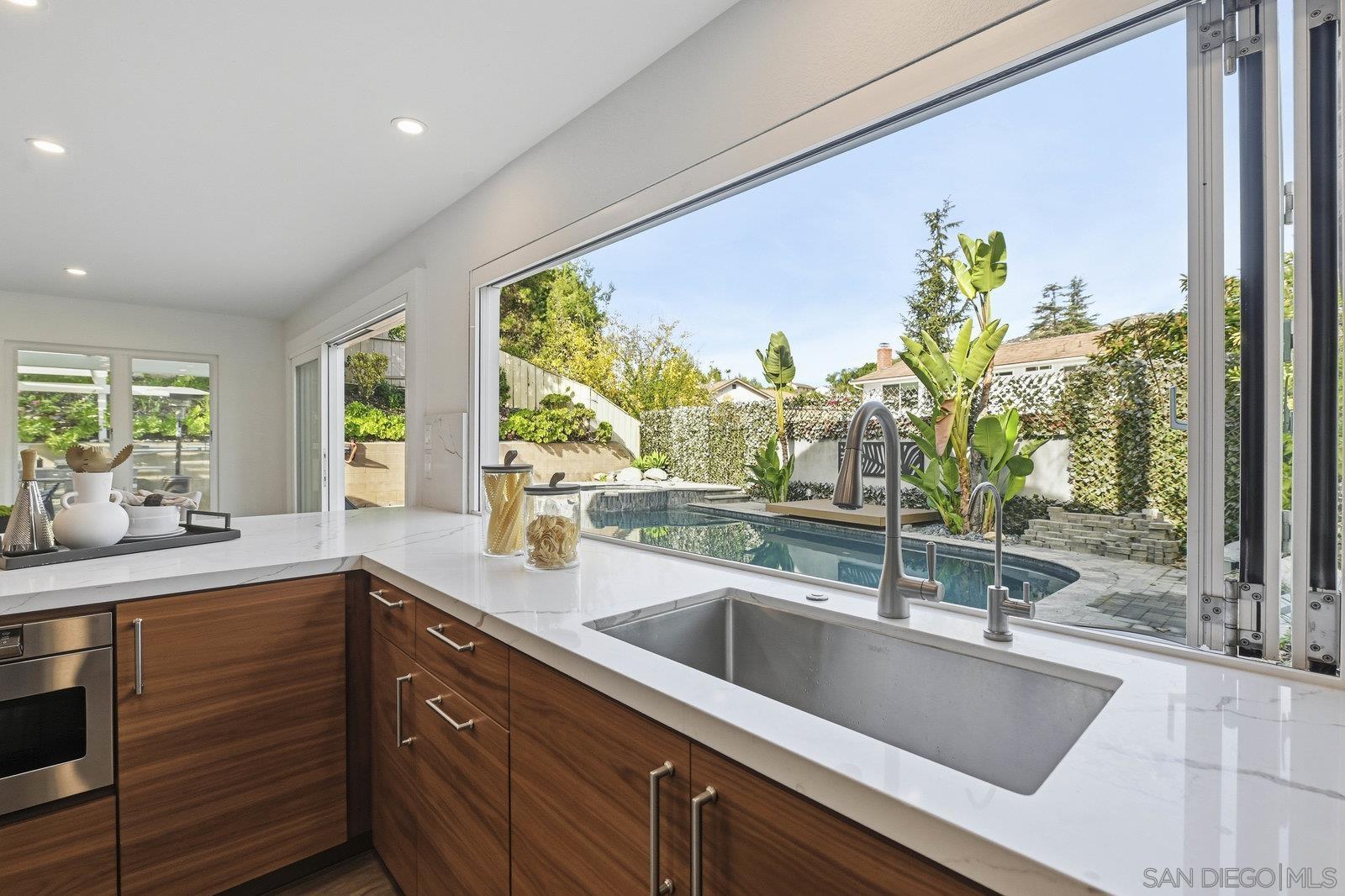 Detail Gallery Image 13 of 47 For 13366  Twin Circle Ct, Poway,  CA 92064 - 4 Beds | 2/1 Baths