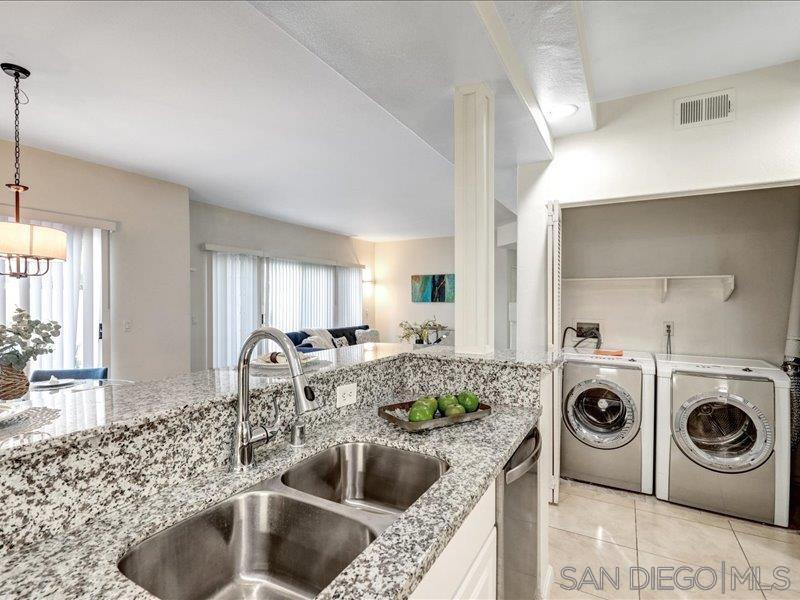 Detail Gallery Image 13 of 33 For 8641  via Mallorca  #F,  La Jolla,  CA 92037 - 2 Beds | 2/1 Baths