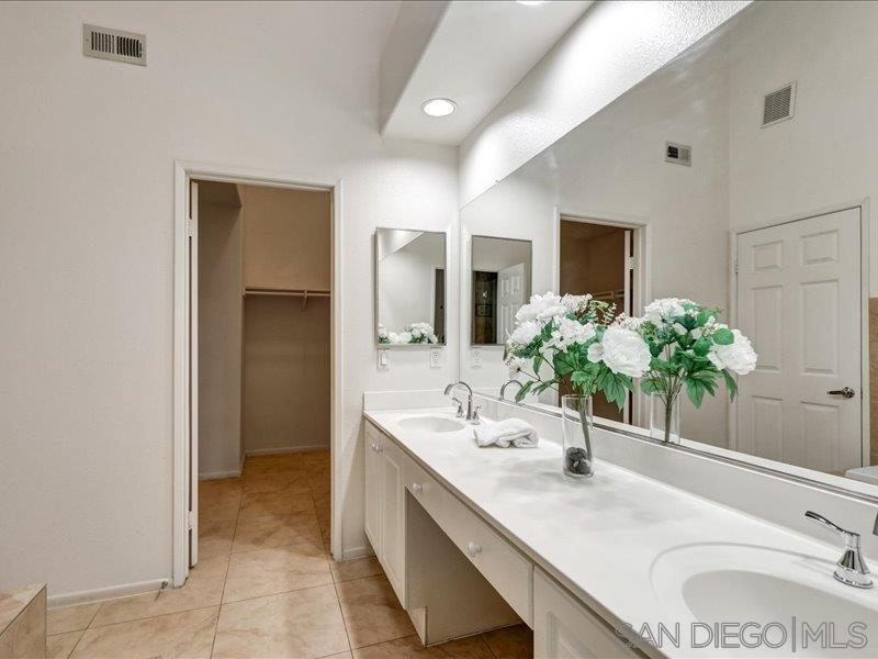 Detail Gallery Image 20 of 33 For 8641  via Mallorca  #F,  La Jolla,  CA 92037 - 2 Beds | 2/1 Baths