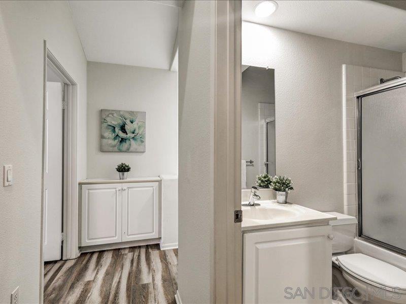 Detail Gallery Image 21 of 33 For 8641  via Mallorca  #F,  La Jolla,  CA 92037 - 2 Beds | 2/1 Baths