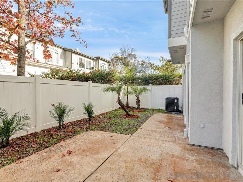 Detail Gallery Image 25 of 33 For 8641  via Mallorca  #F,  La Jolla,  CA 92037 - 2 Beds | 2/1 Baths