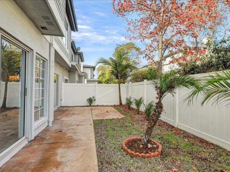 Detail Gallery Image 27 of 33 For 8641  via Mallorca  #F,  La Jolla,  CA 92037 - 2 Beds | 2/1 Baths