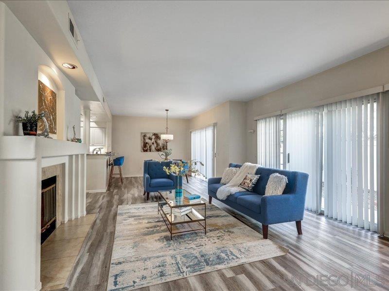 Detail Gallery Image 4 of 33 For 8641  via Mallorca  #F,  La Jolla,  CA 92037 - 2 Beds | 2/1 Baths