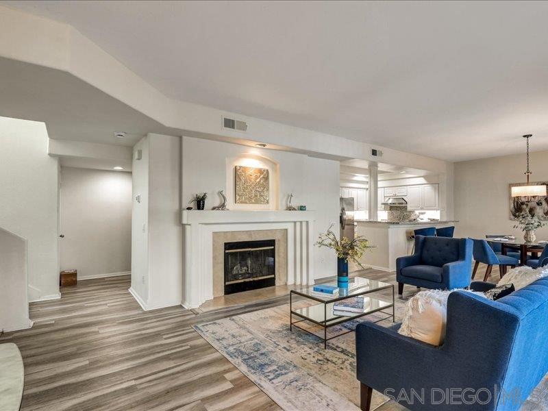 Detail Gallery Image 5 of 33 For 8641  via Mallorca  #F,  La Jolla,  CA 92037 - 2 Beds | 2/1 Baths