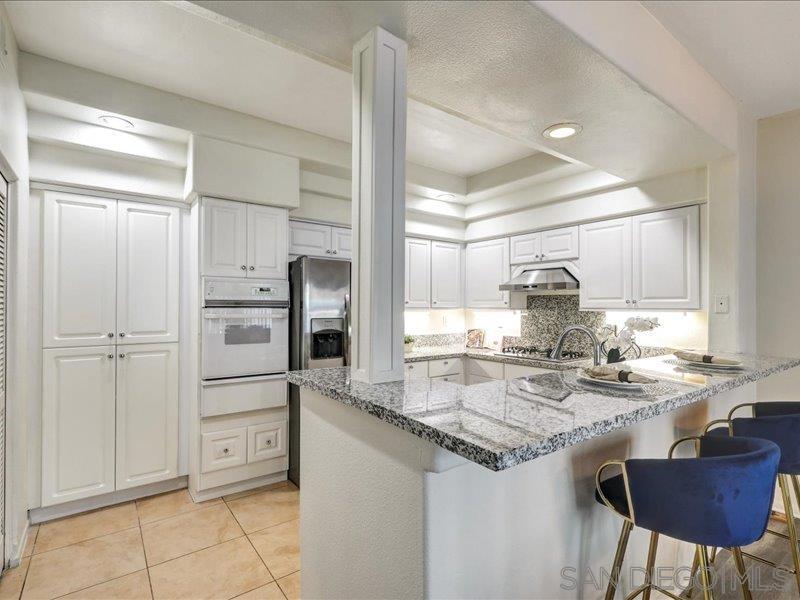 Detail Gallery Image 8 of 33 For 8641  via Mallorca  #F,  La Jolla,  CA 92037 - 2 Beds | 2/1 Baths