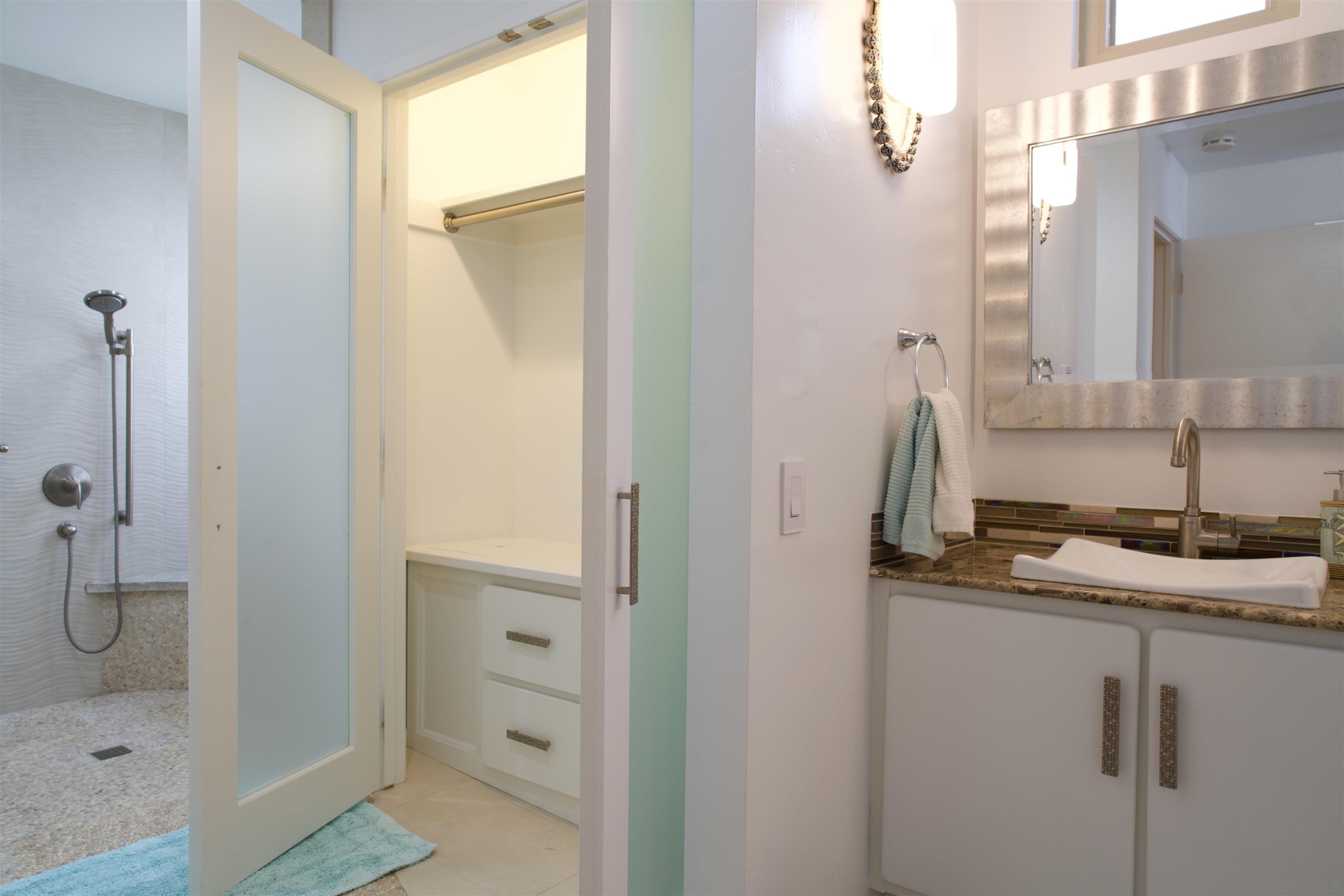 Detail Gallery Image 12 of 38 For 4549  Cove Dr  a, Carlsbad,  CA 92008 - 3 Beds | 2/1 Baths