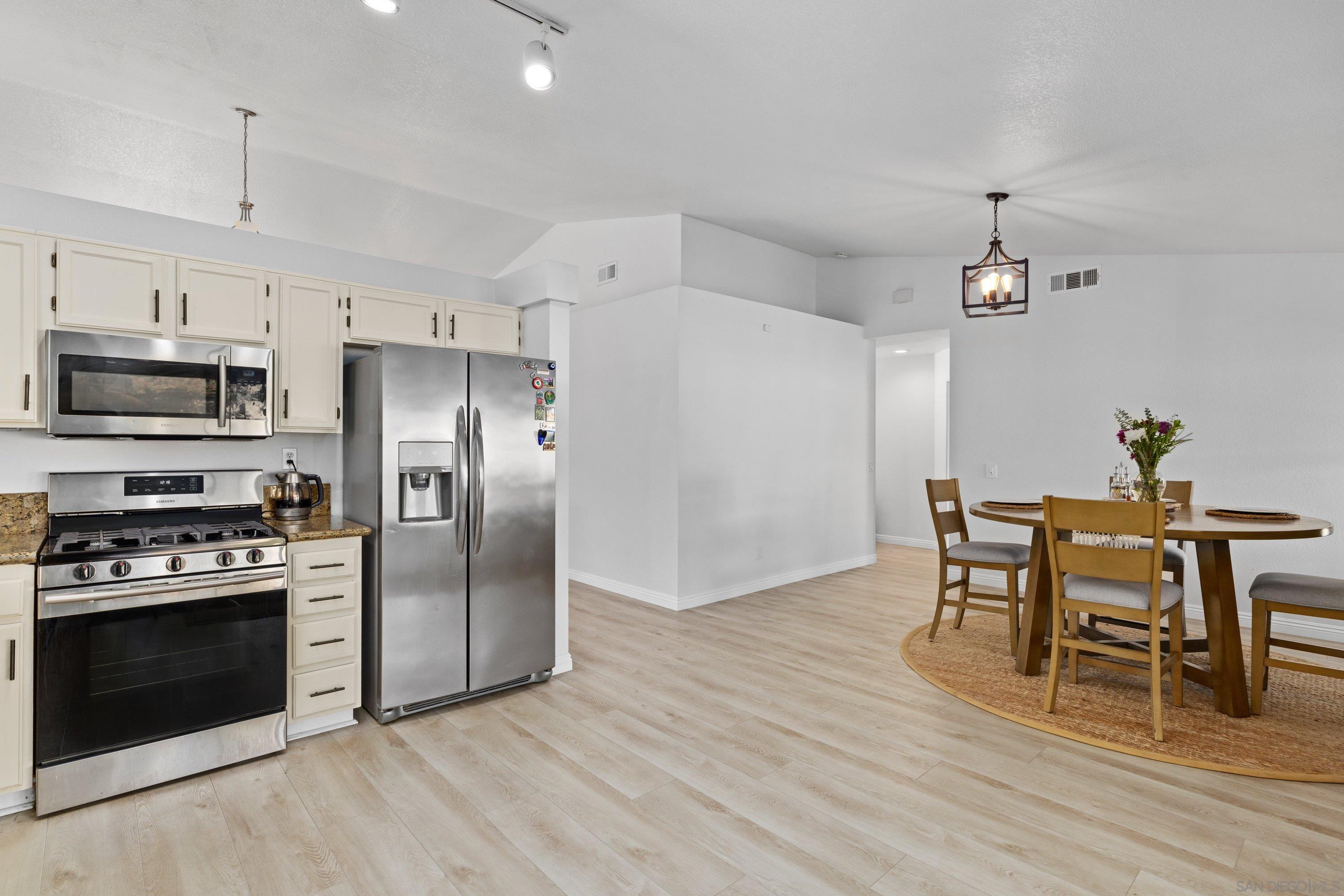 Detail Gallery Image 10 of 31 For 286  Glendale Ave, San Marcos,  CA 92069 - 3 Beds | 2 Baths