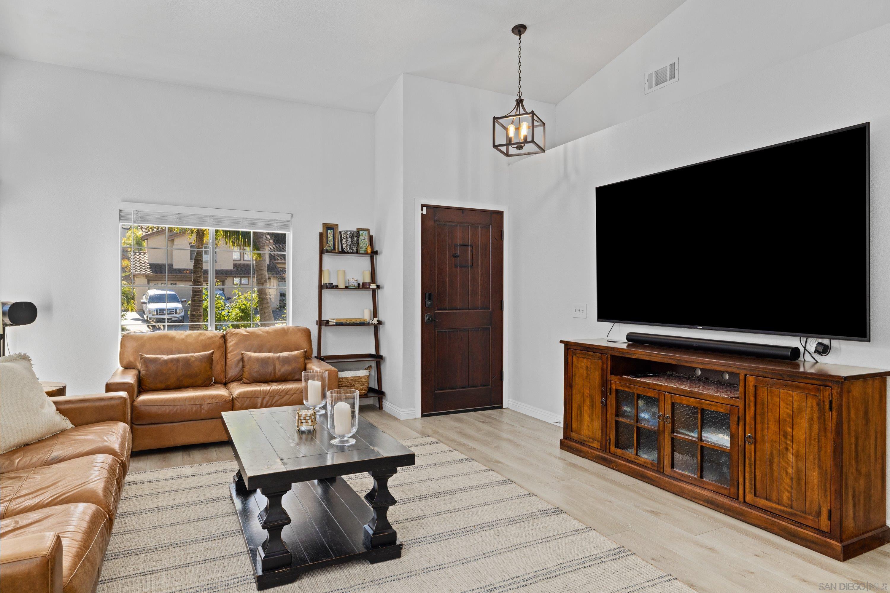 Detail Gallery Image 4 of 31 For 286  Glendale Ave, San Marcos,  CA 92069 - 3 Beds | 2 Baths