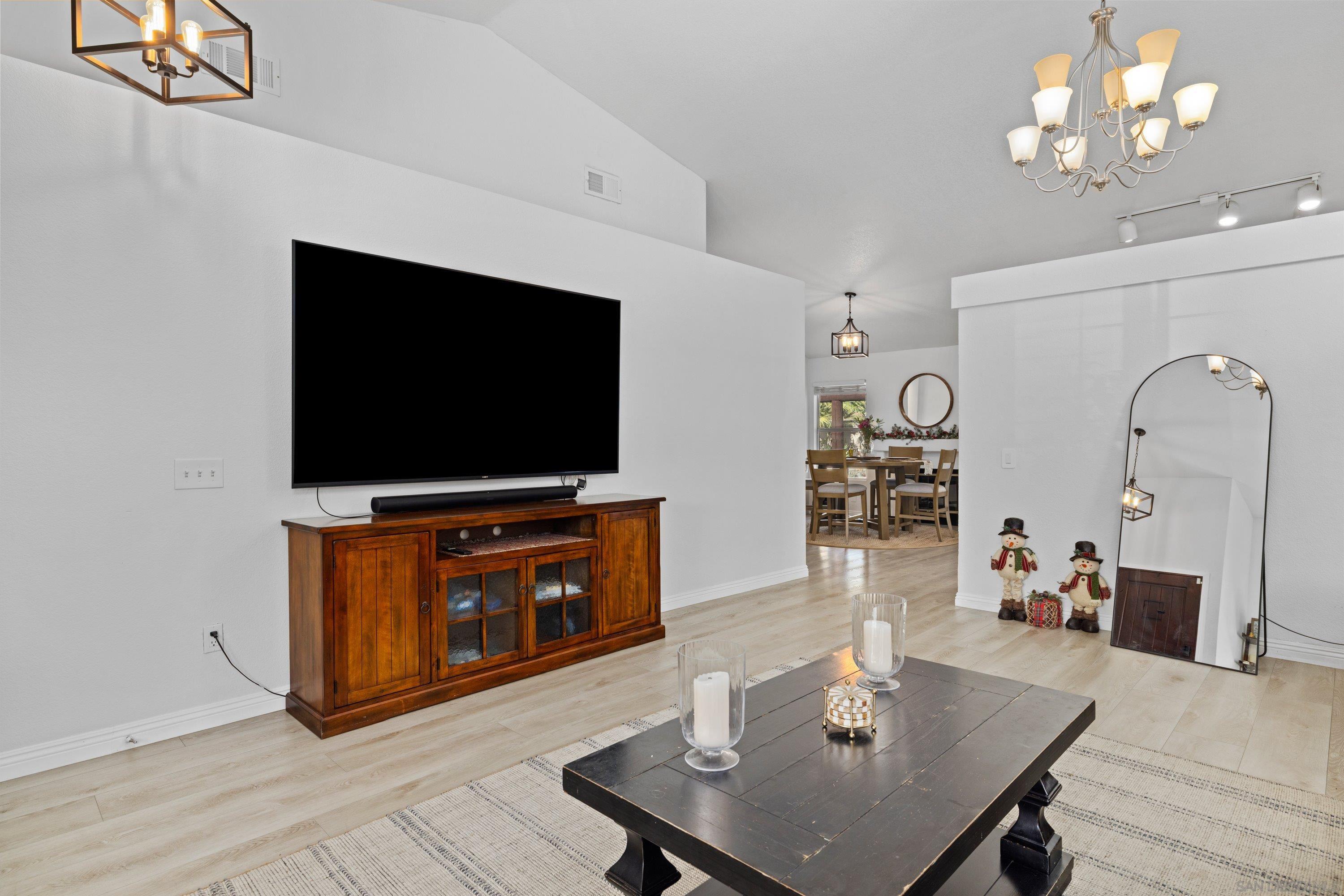 Detail Gallery Image 5 of 31 For 286  Glendale Ave, San Marcos,  CA 92069 - 3 Beds | 2 Baths