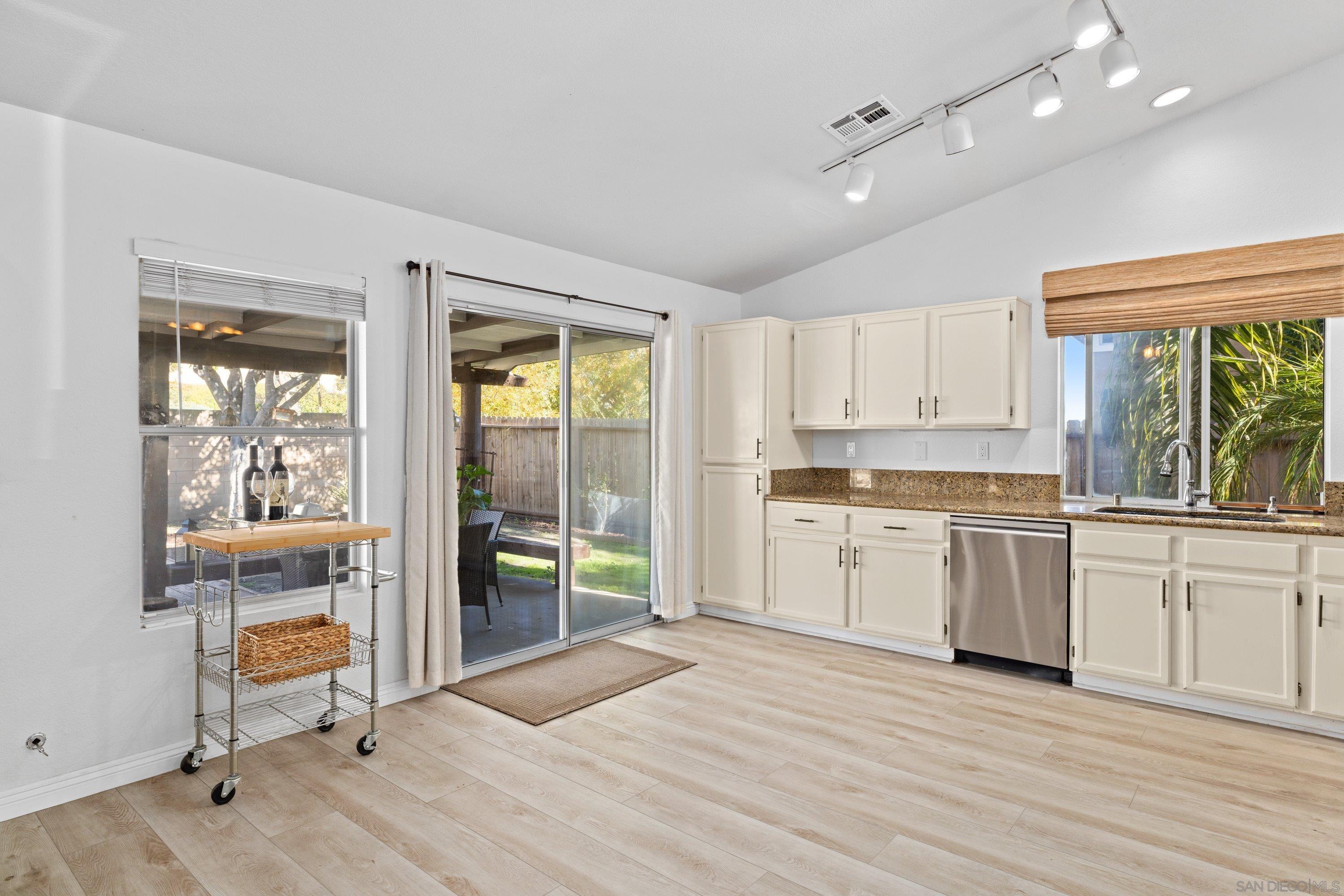 Detail Gallery Image 7 of 31 For 286  Glendale Ave, San Marcos,  CA 92069 - 3 Beds | 2 Baths