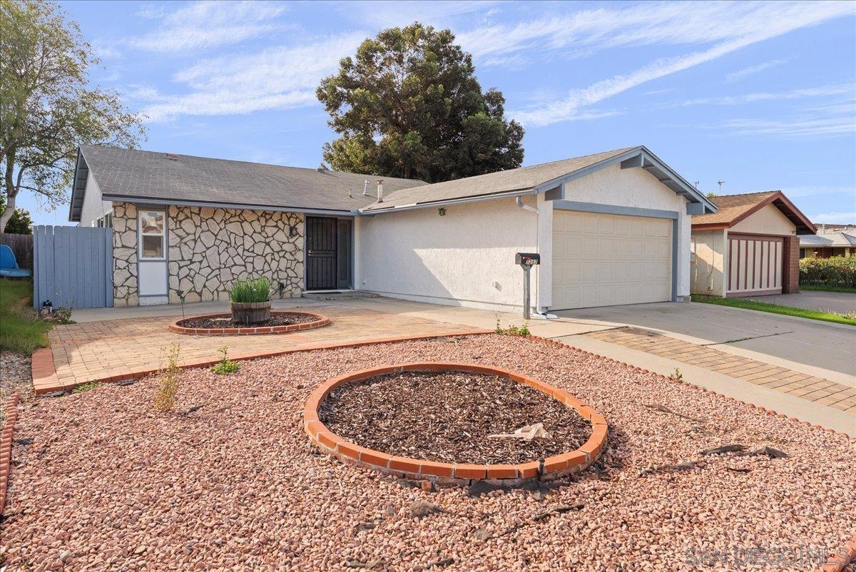 Detail Gallery Image 2 of 22 For 8287  Lapiz, San Diego,  CA 92126 - 4 Beds | 2 Baths