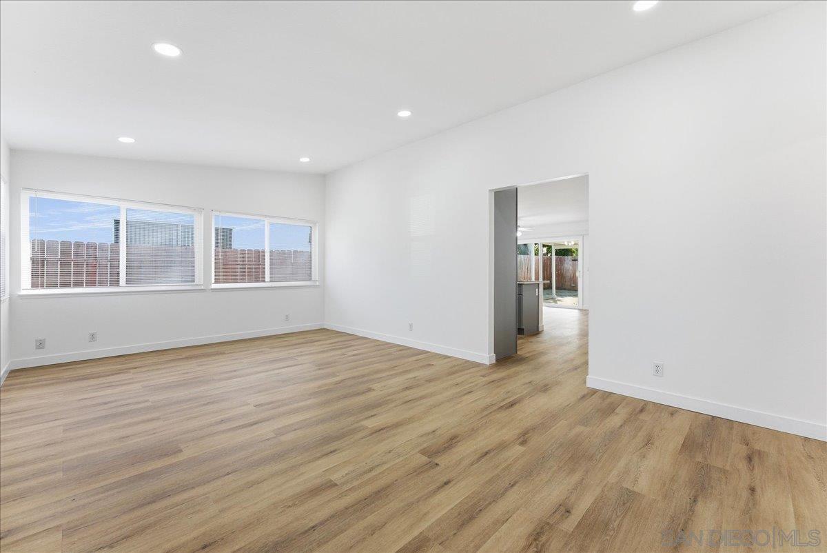 Detail Gallery Image 11 of 22 For 8287  Lapiz, San Diego,  CA 92126 - 4 Beds | 2 Baths