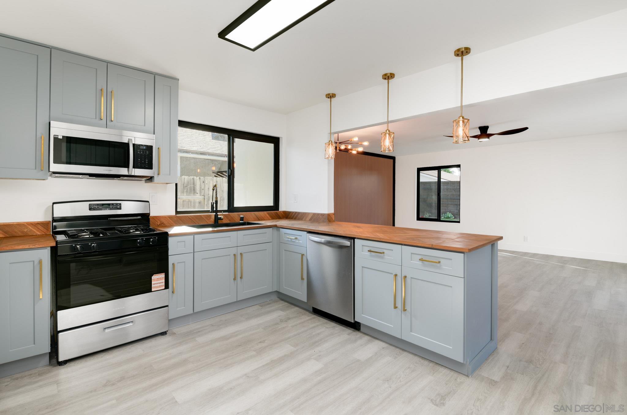 Detail Gallery Image 4 of 25 For 8667  Cetus Rd, San Diego,  CA 92126 - 3 Beds | 2 Baths