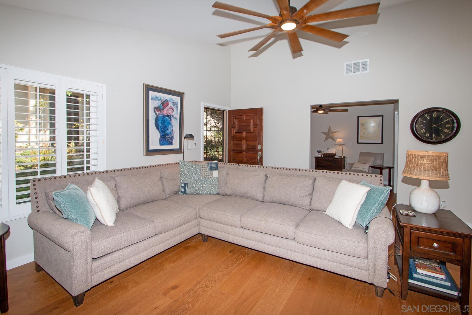 Detail Gallery Image 11 of 27 For 12870  Camino De La Breccia, San Diego,  CA 92128 - 3 Beds | 2 Baths