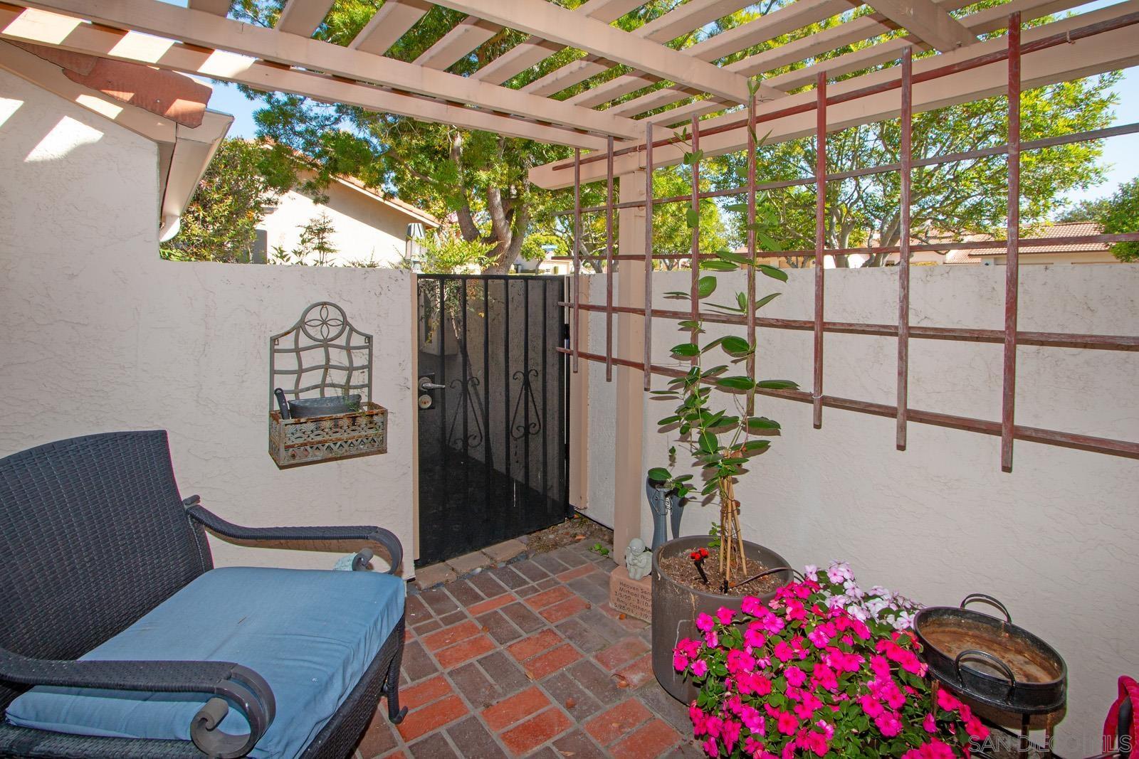 Detail Gallery Image 21 of 27 For 12870  Camino De La Breccia, San Diego,  CA 92128 - 3 Beds | 2 Baths