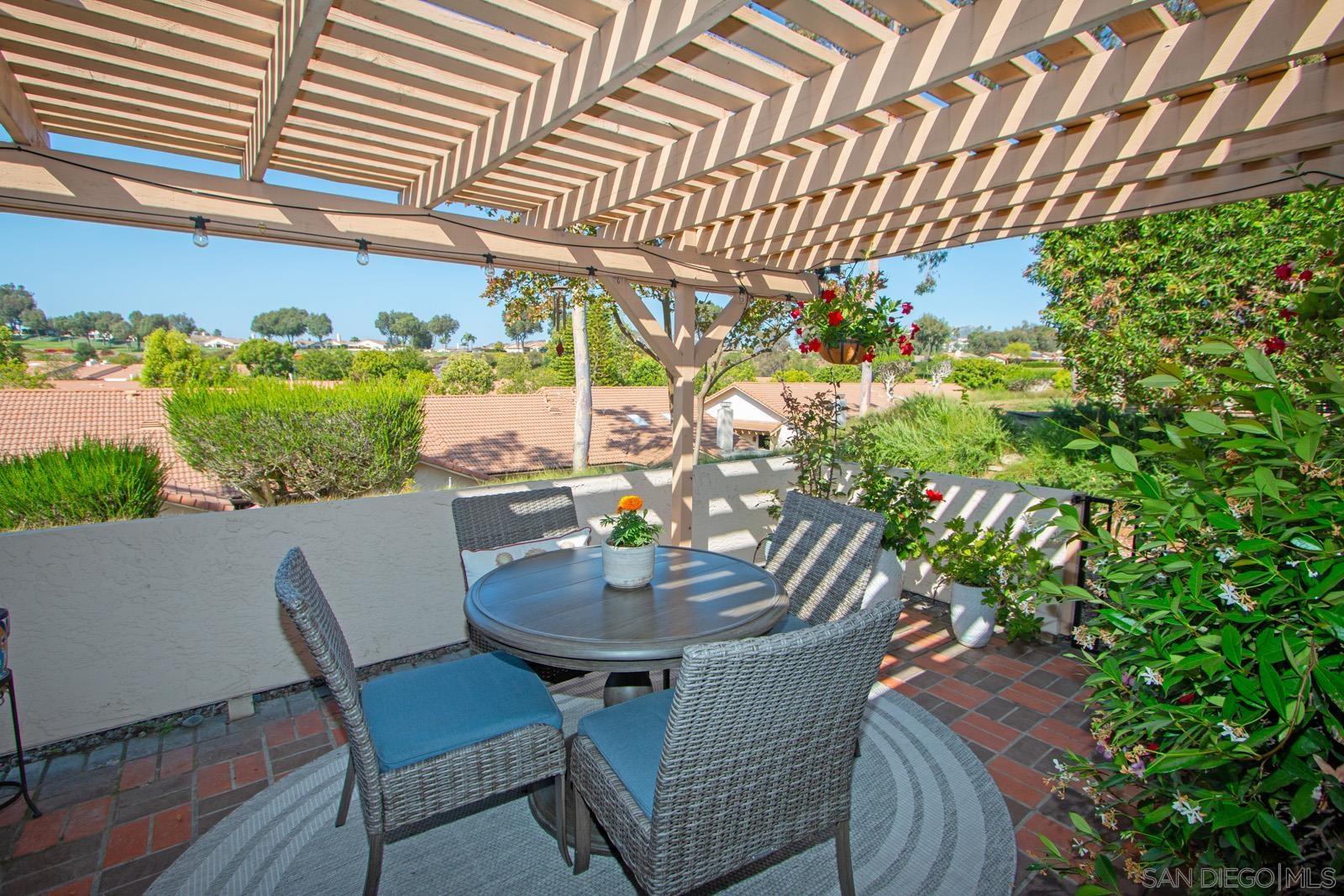 Detail Gallery Image 4 of 27 For 12870  Camino De La Breccia, San Diego,  CA 92128 - 3 Beds | 2 Baths