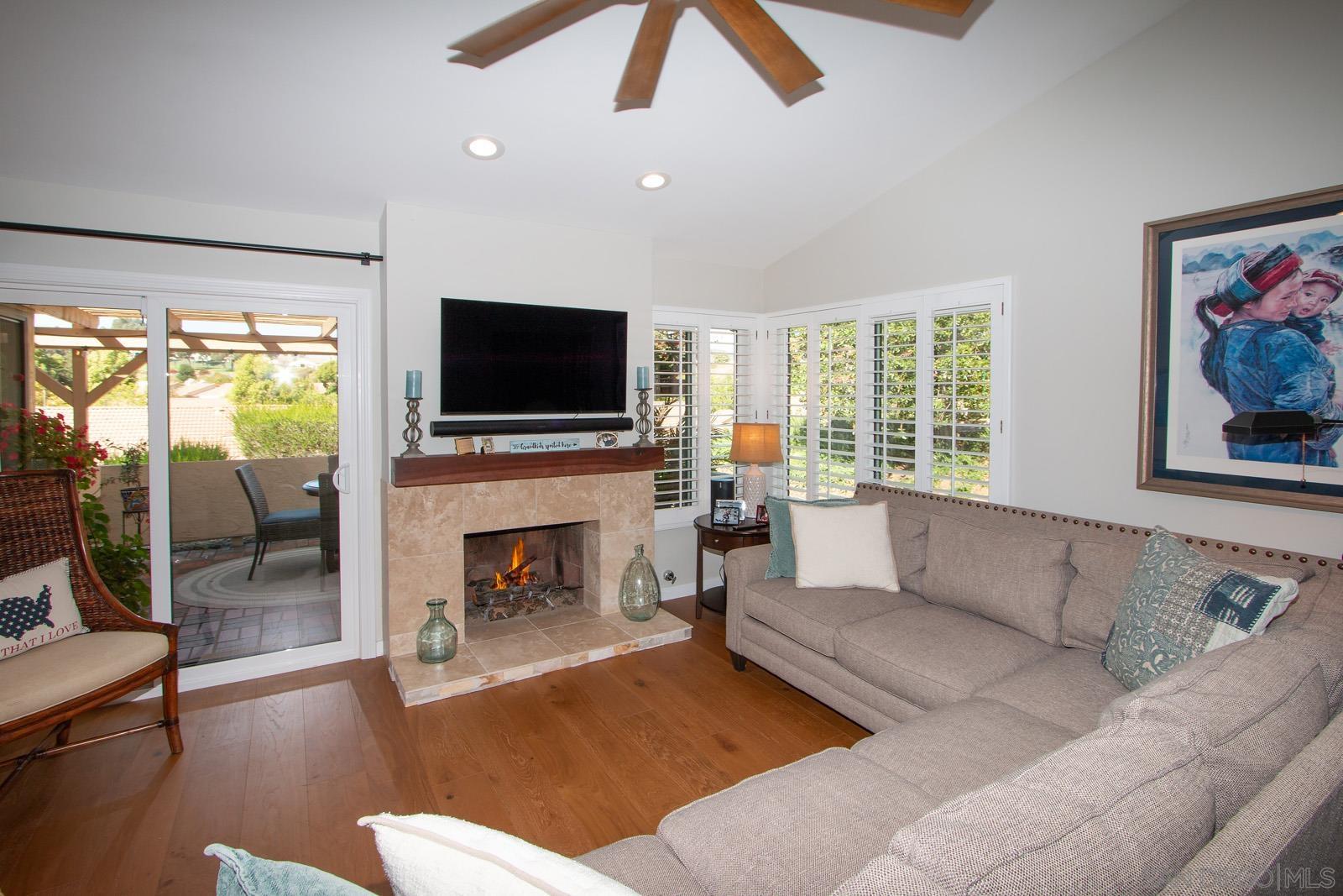 Detail Gallery Image 8 of 27 For 12870  Camino De La Breccia, San Diego,  CA 92128 - 3 Beds | 2 Baths