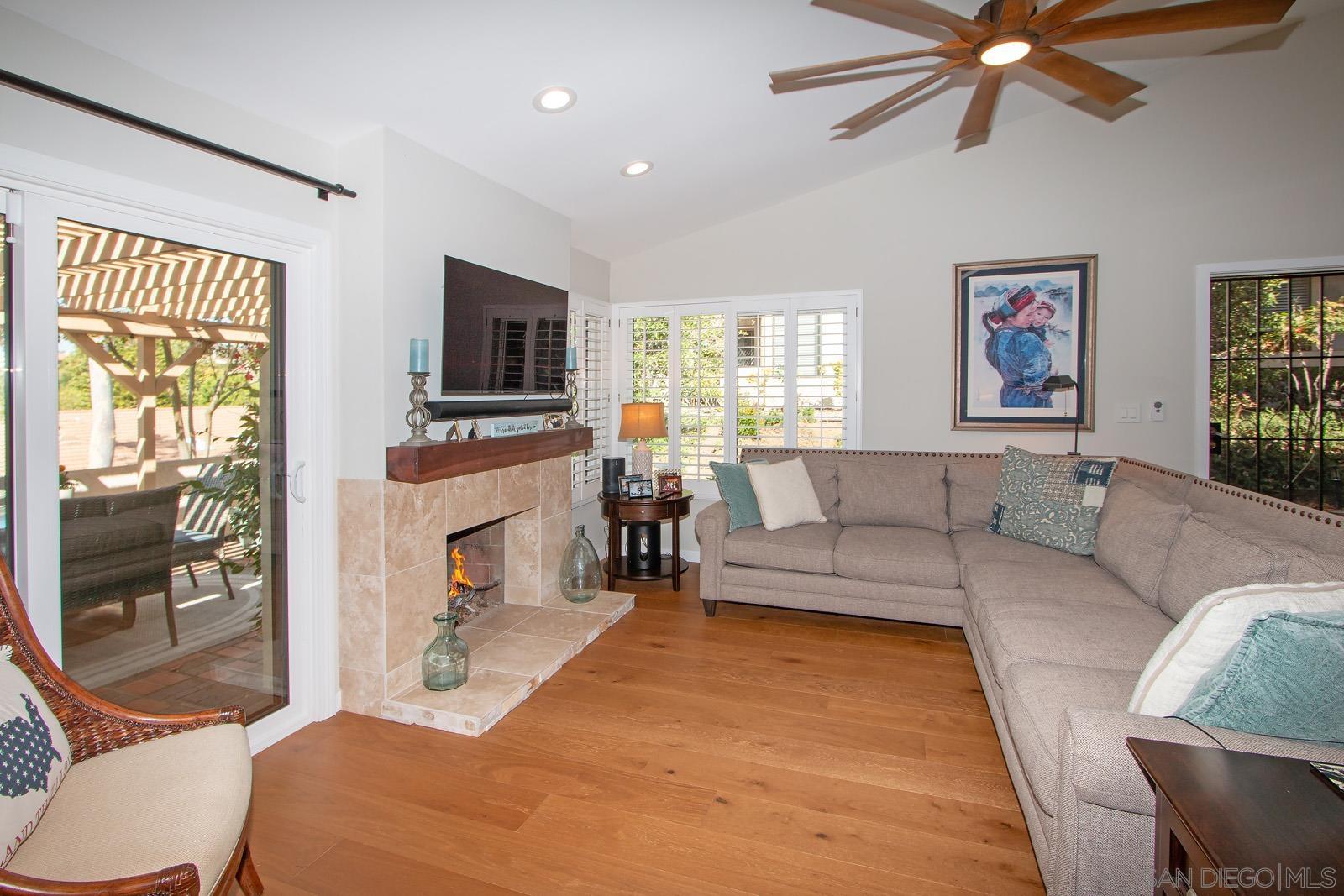 Detail Gallery Image 9 of 27 For 12870  Camino De La Breccia, San Diego,  CA 92128 - 3 Beds | 2 Baths