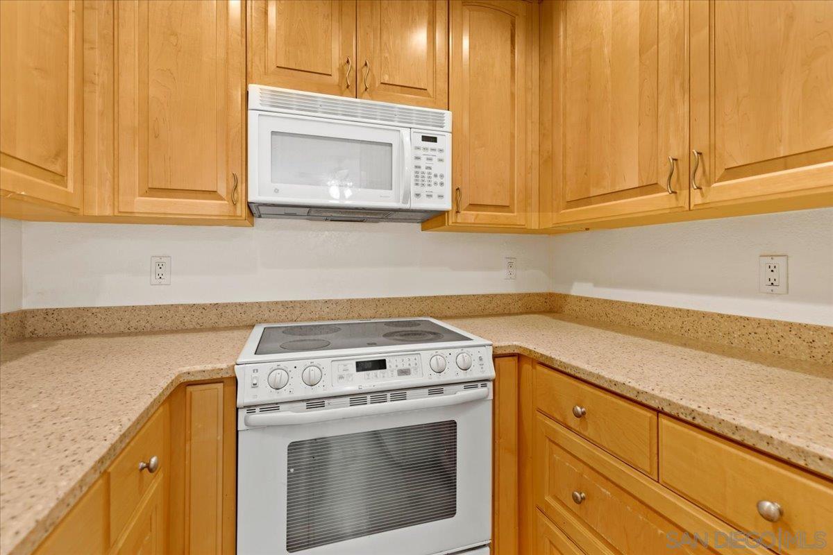 Detail Gallery Image 5 of 33 For 6350  Genesee Ave  #220,  San Diego,  CA 92122 - 1 Beds | 1 Baths