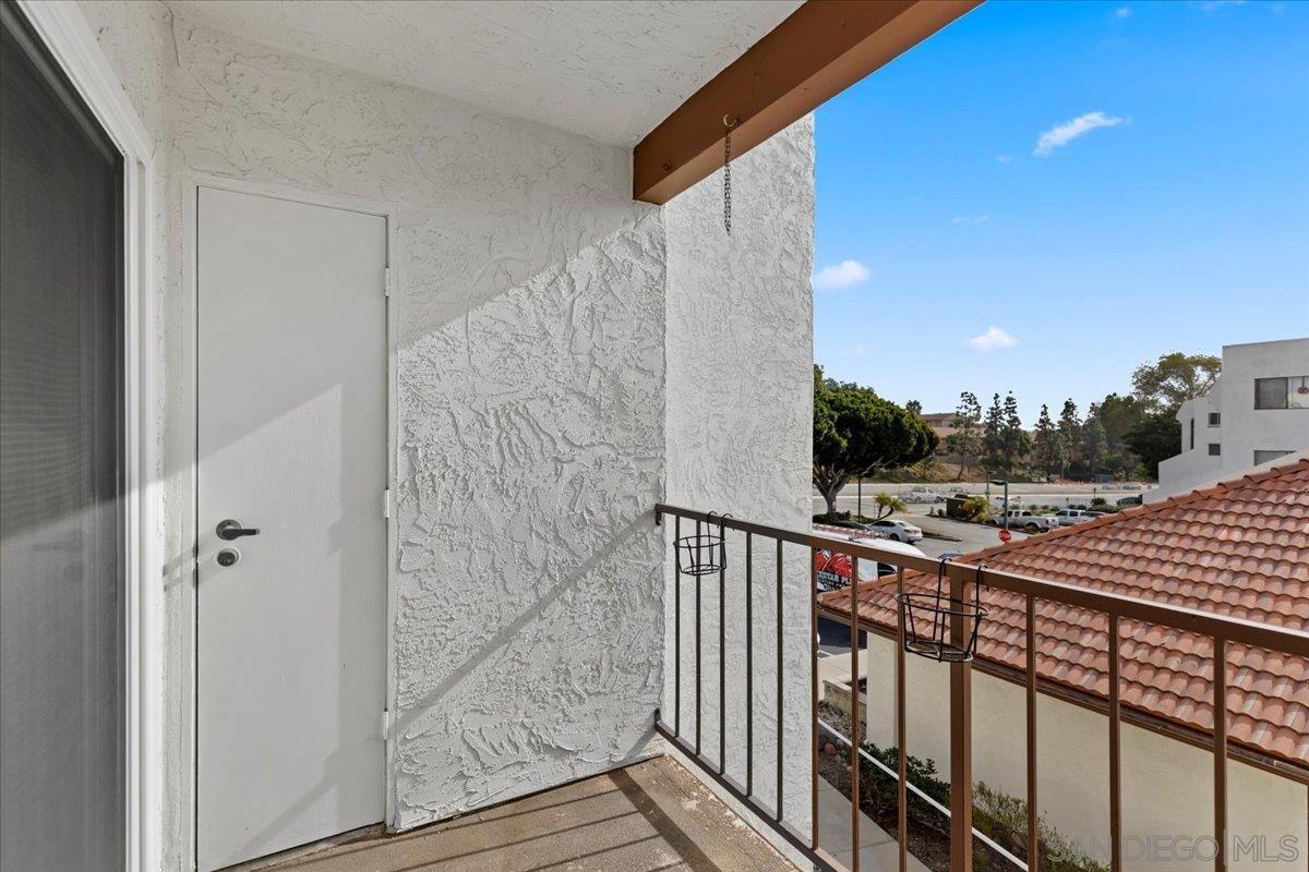Detail Gallery Image 6 of 33 For 6350  Genesee Ave  #220,  San Diego,  CA 92122 - 1 Beds | 1 Baths