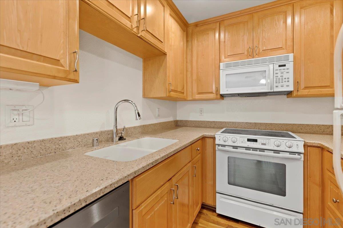 Detail Gallery Image 7 of 33 For 6350  Genesee Ave  #220,  San Diego,  CA 92122 - 1 Beds | 1 Baths