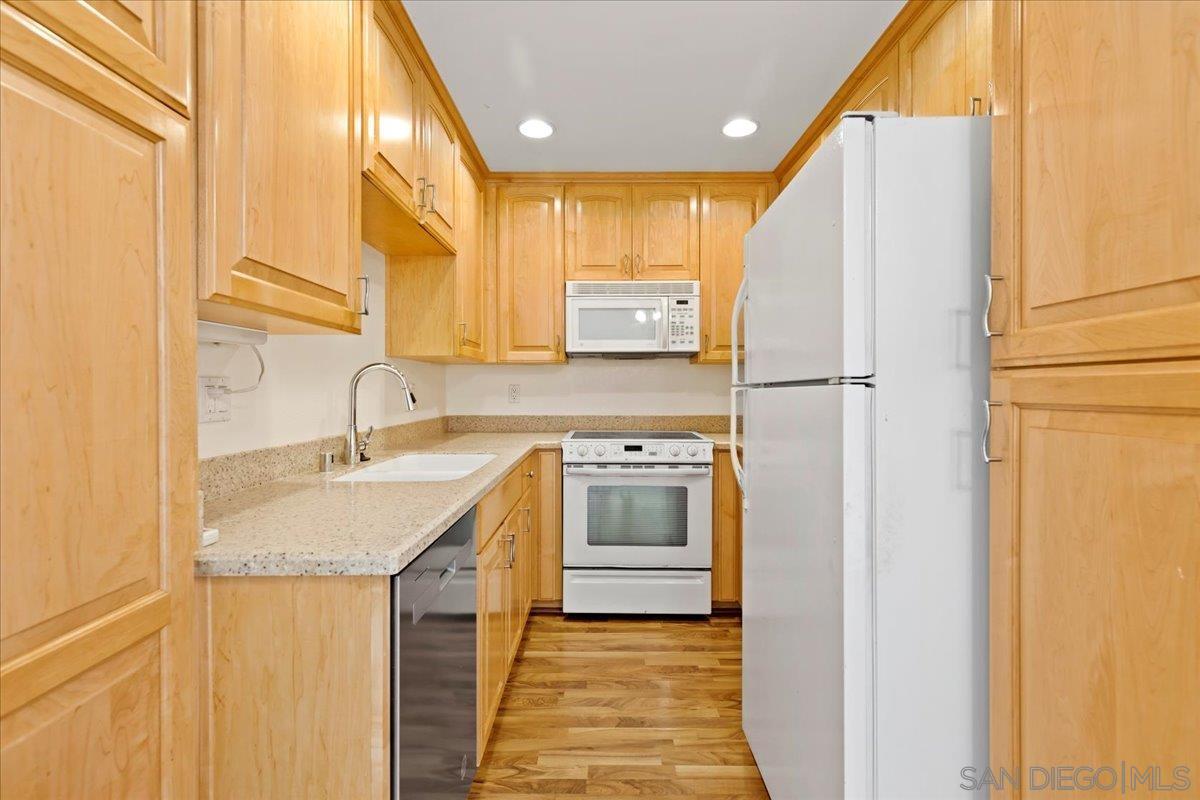 Detail Gallery Image 8 of 33 For 6350  Genesee Ave  #220,  San Diego,  CA 92122 - 1 Beds | 1 Baths