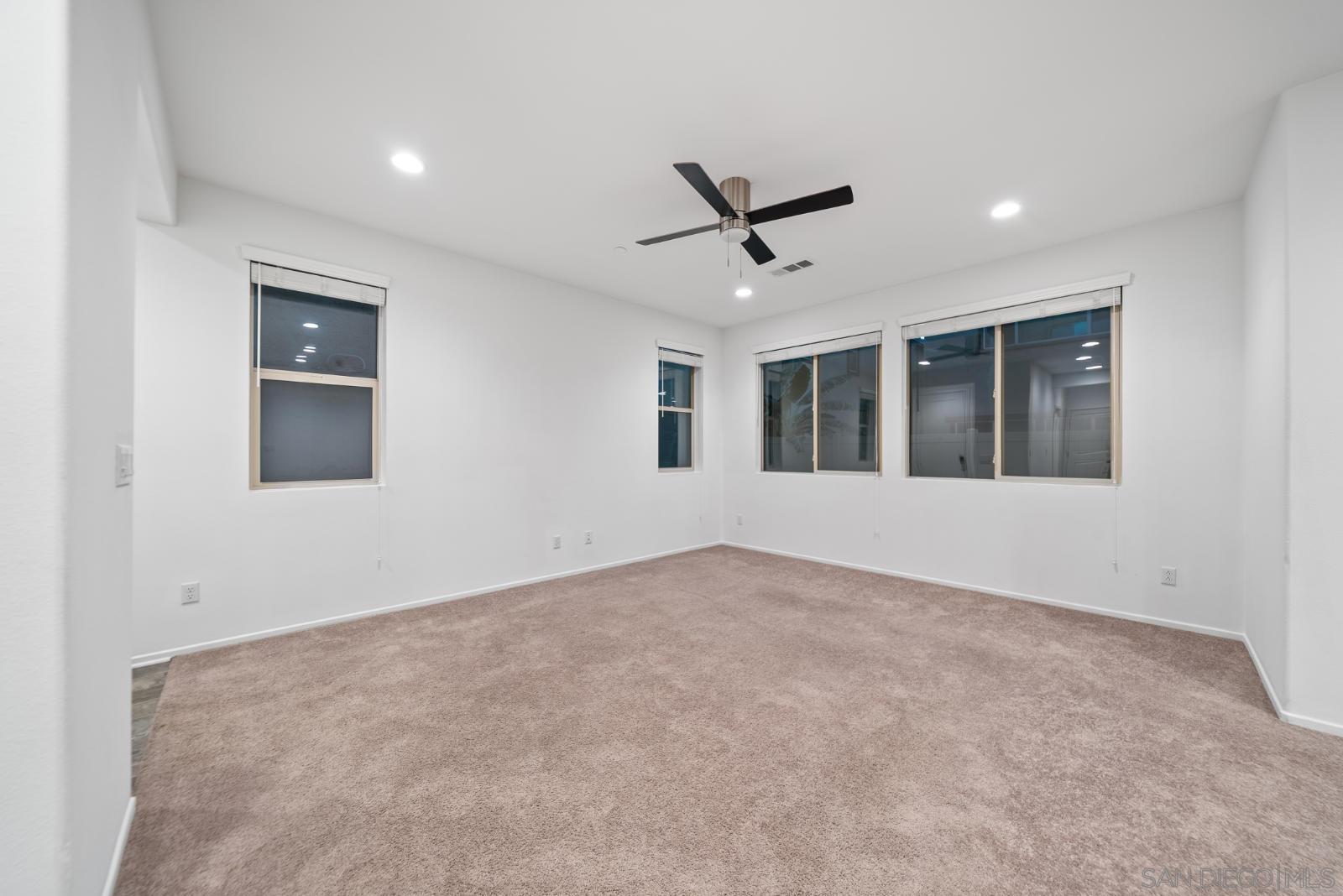 Detail Gallery Image 3 of 41 For 29423  Tourmaline Way, Winchester,  CA 92596 - 4 Beds | 2/1 Baths